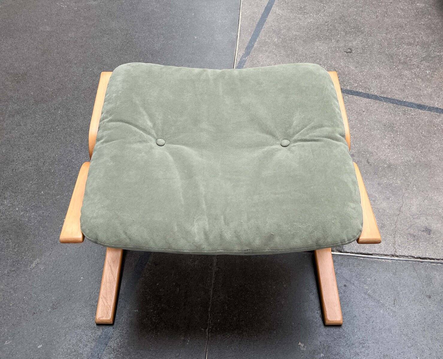 Mid-century Norwegian Siesta pouf in nubuck leather by Ingmar Relling for Westnofa, 1960s.