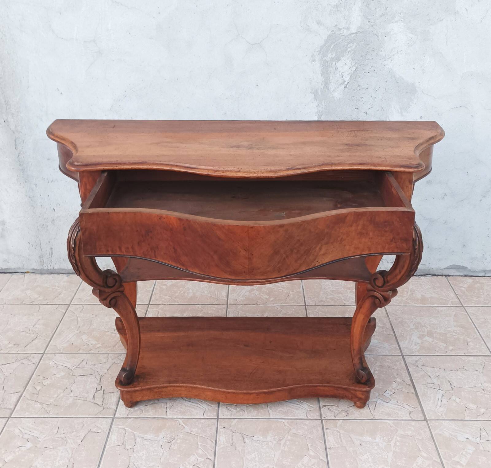 Large console from the Napoleonic III era in walnut and walnut burl.