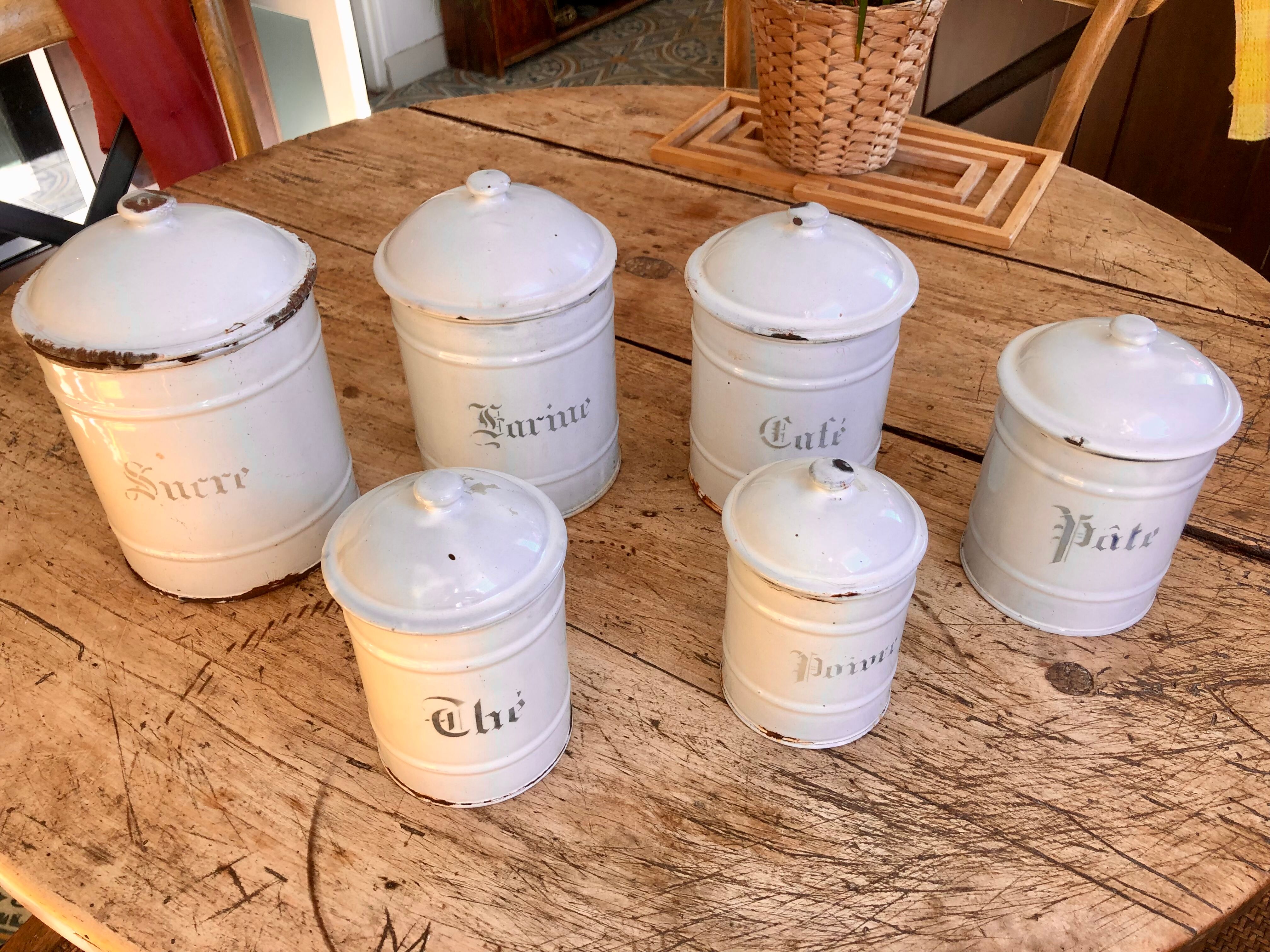 Enamelled iron kitchen pots