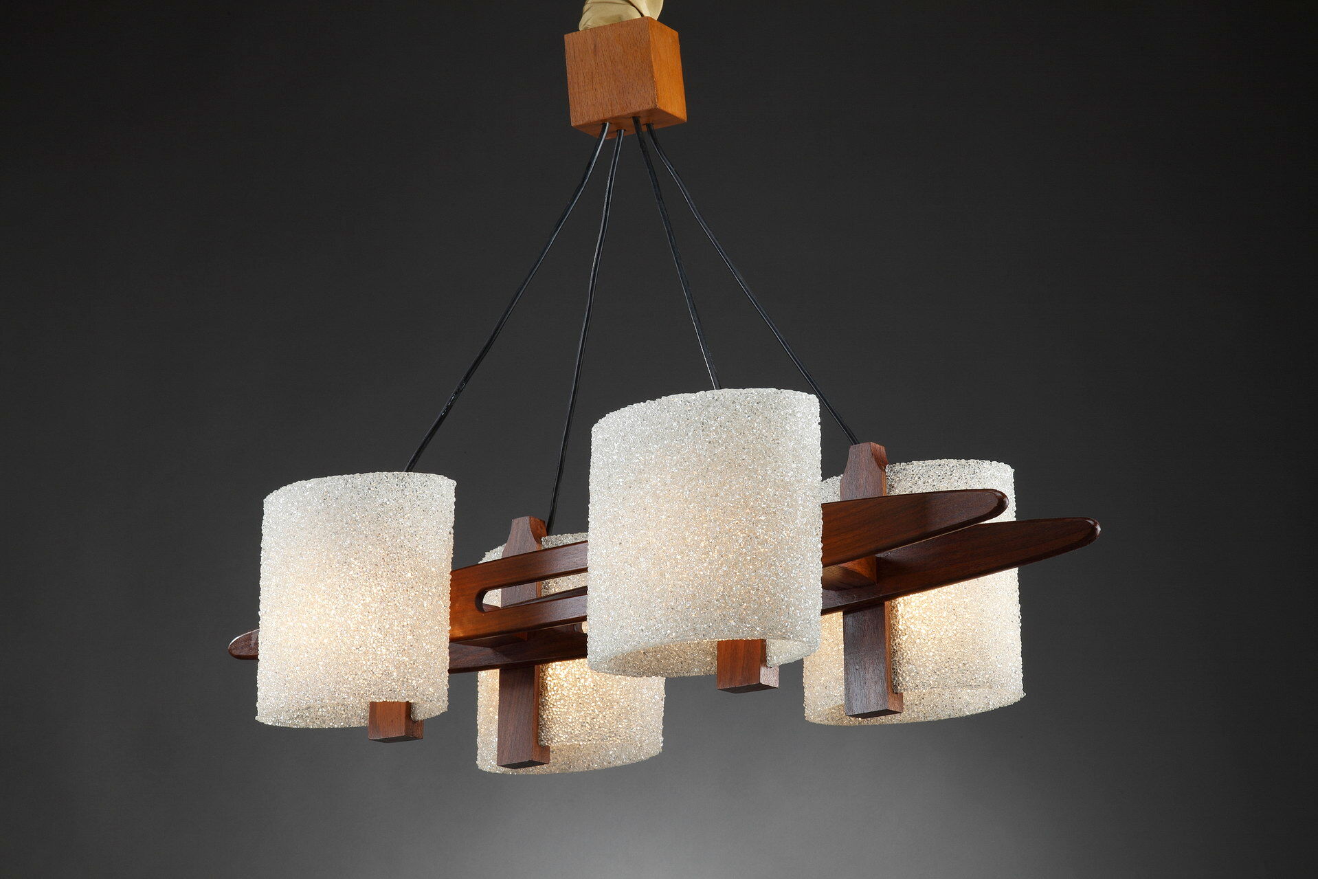 Suspension scandinave en teck et perplex granité
