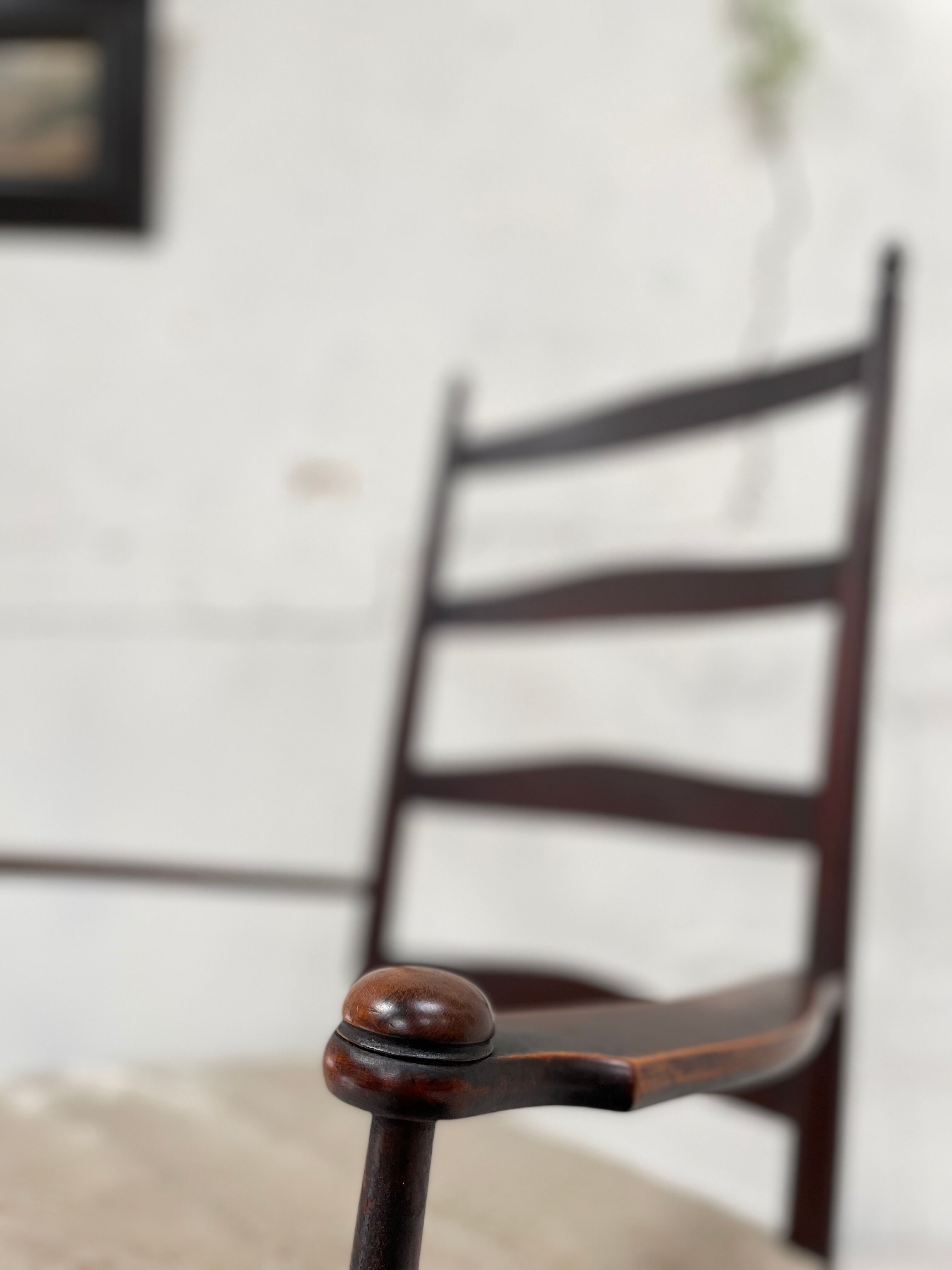 Rocking chair shaker