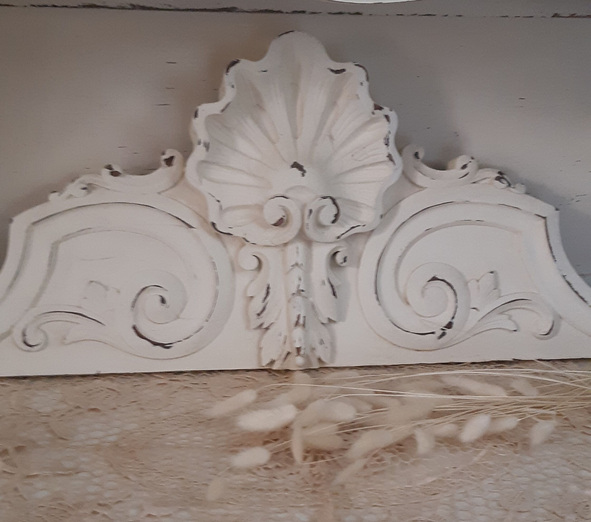 Wooden pediment patinated in chalk
