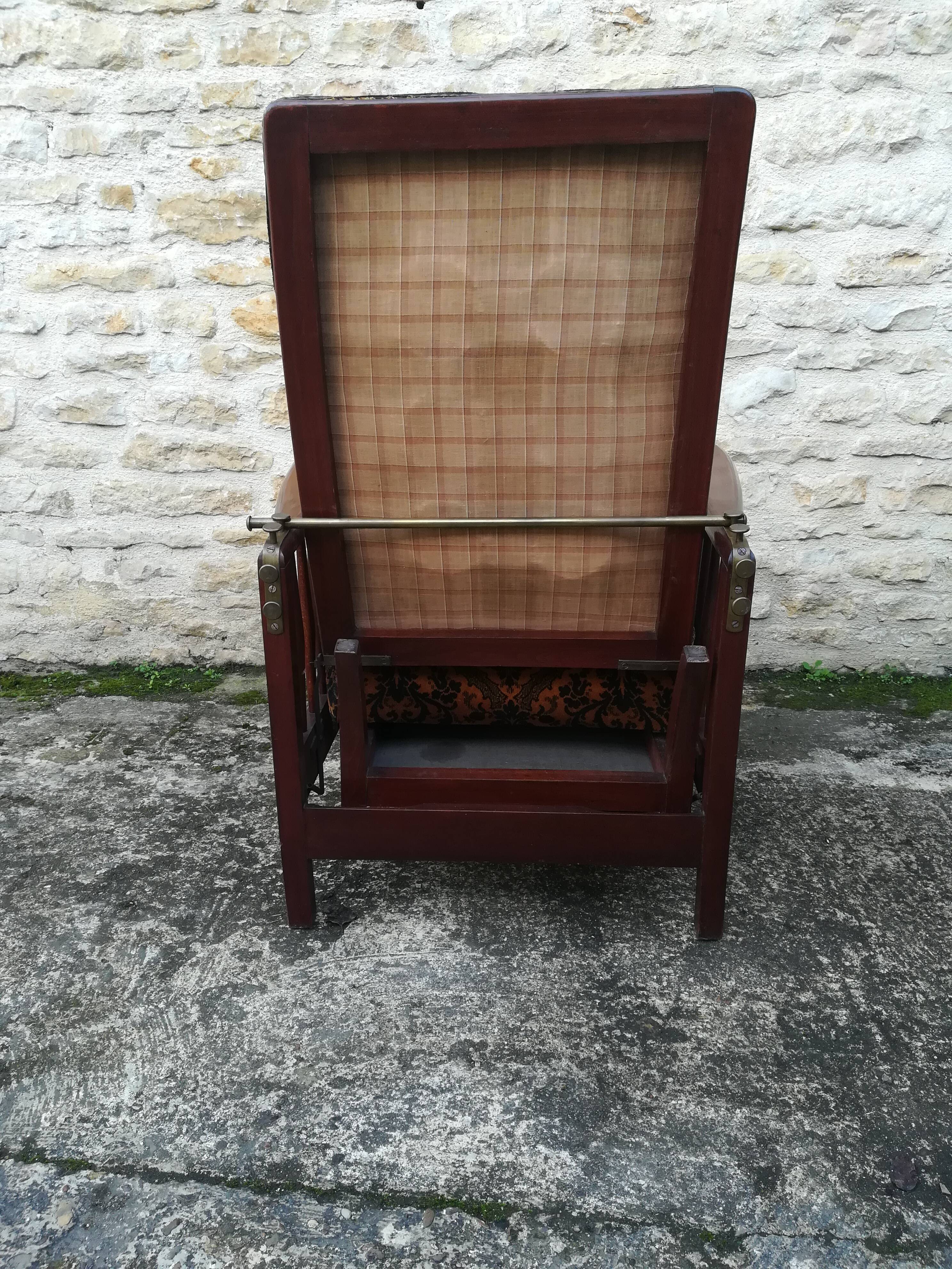 Morris armchair retractable footrest