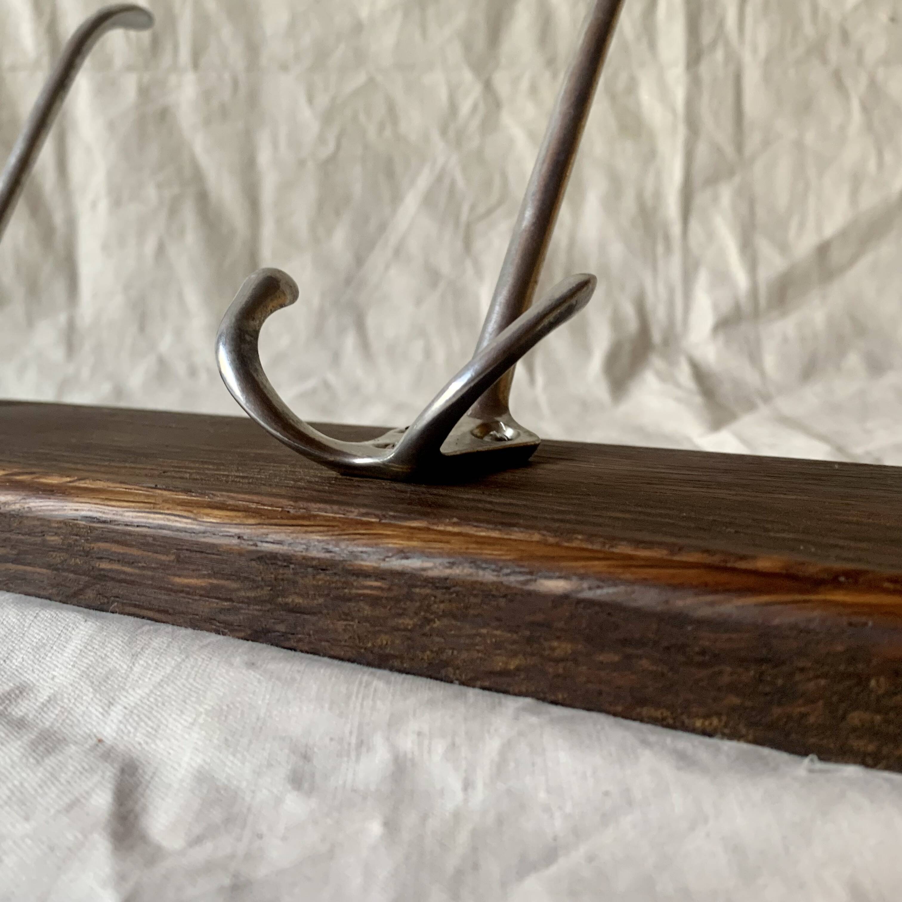 Vintage wall-mounted coat rack in solid wood - 3 cast aluminum hooks