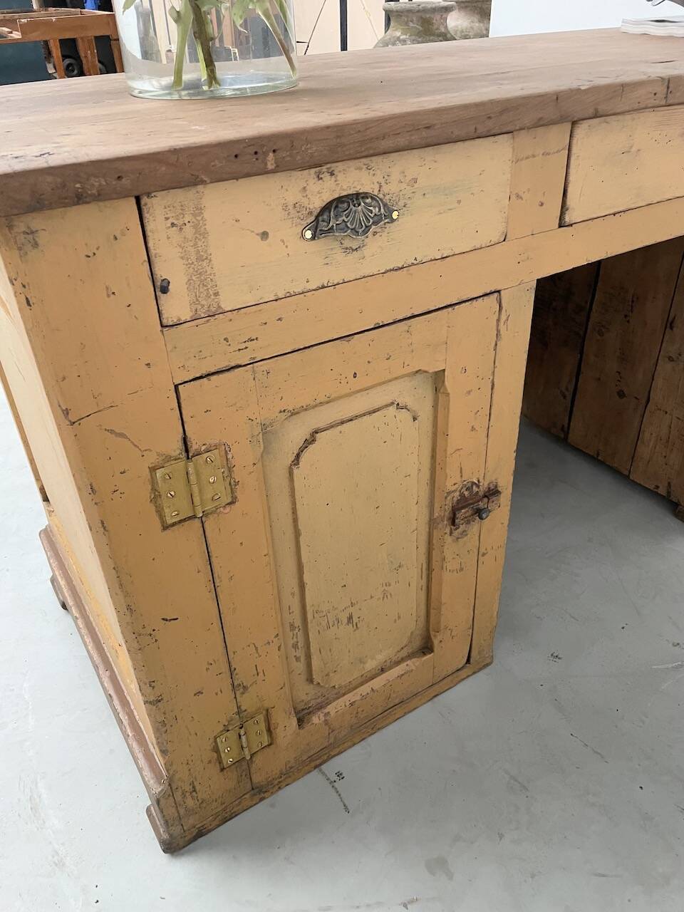 Yellow patina commercial counter from the 50s