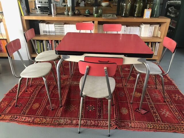 Table, chairs and kitchen furniture in red and black formica