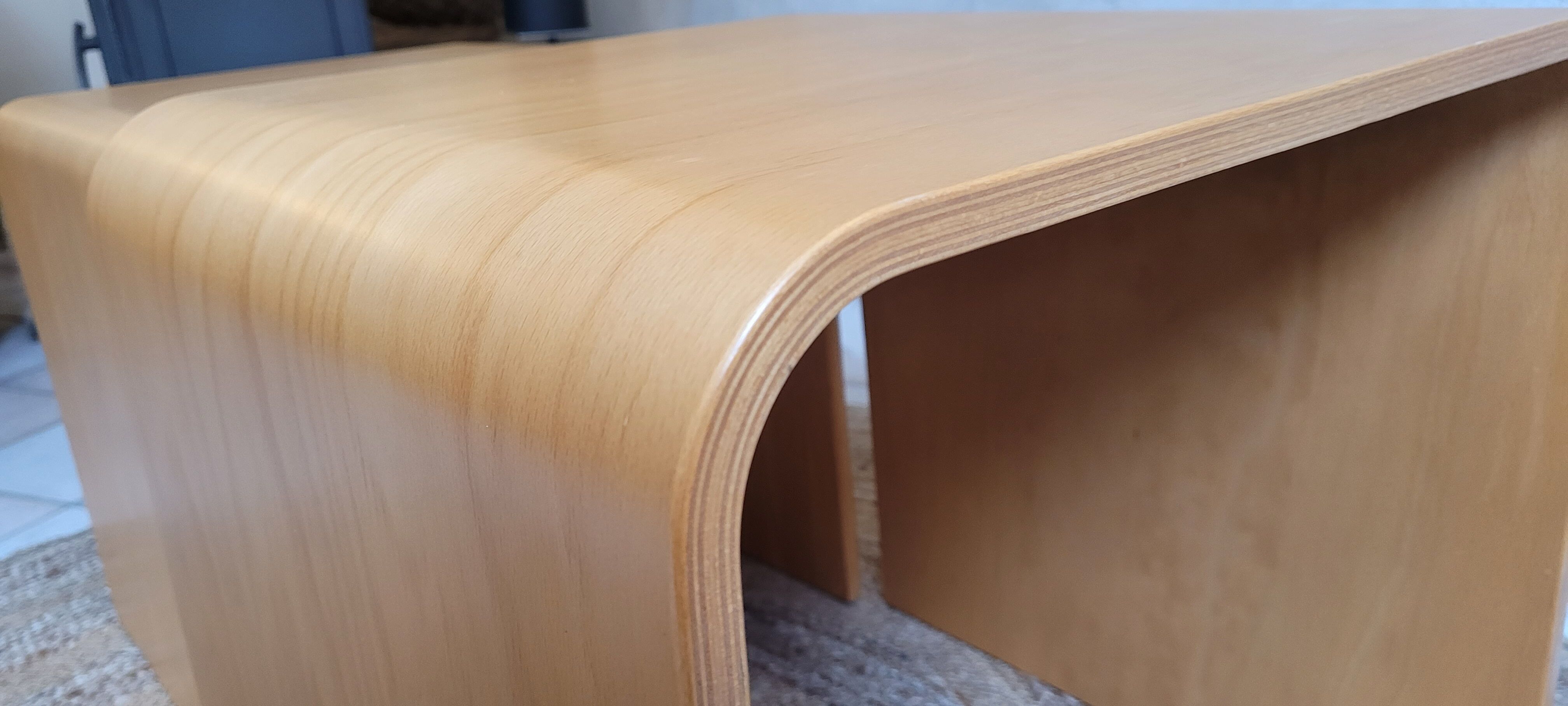 Set of two nesting tables