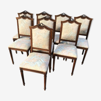 Suite de 8 chaises de style Louis XVI