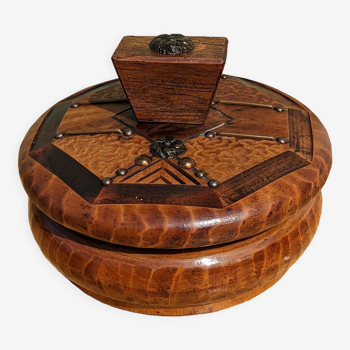 Handmade round box in solid wood