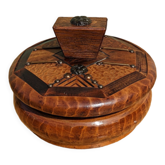 Handmade round box in solid wood