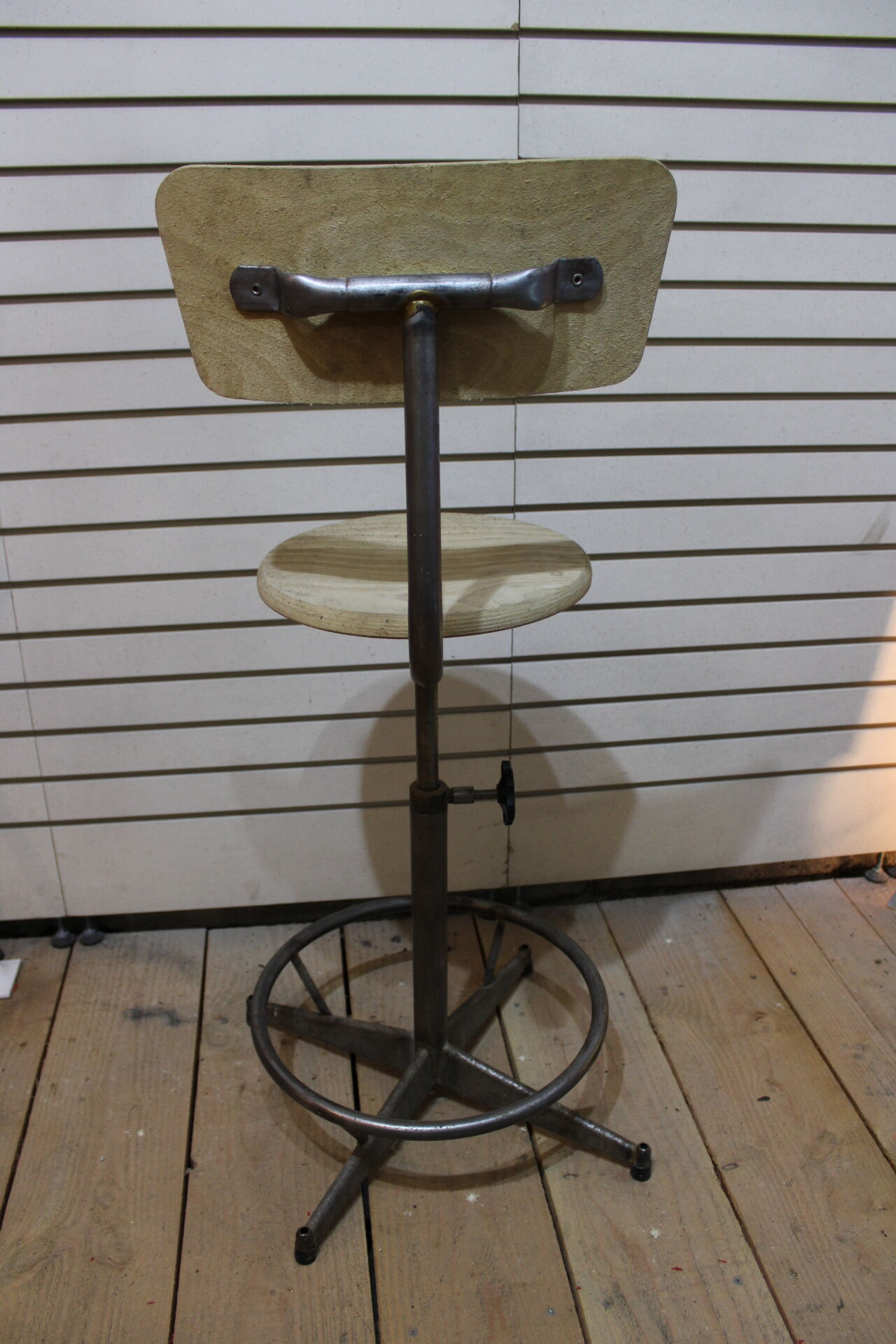 2 Vintage bar stools - adjustable height