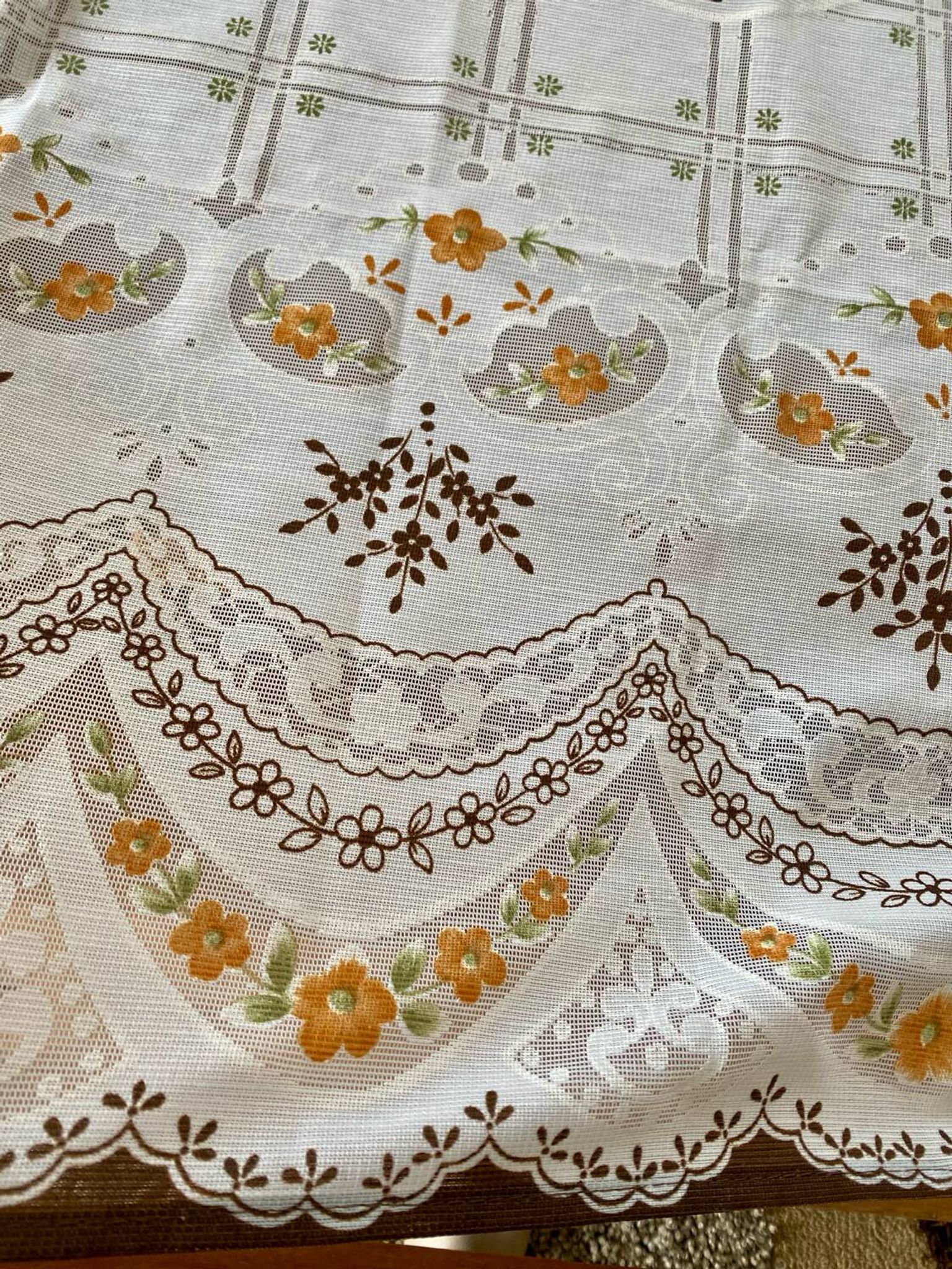 Vintage tablecloth and 6 napkins