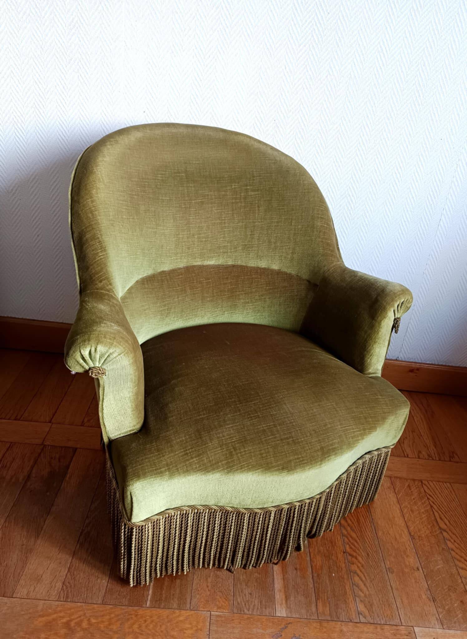 Fauteuil crapaud en velours vert art déco