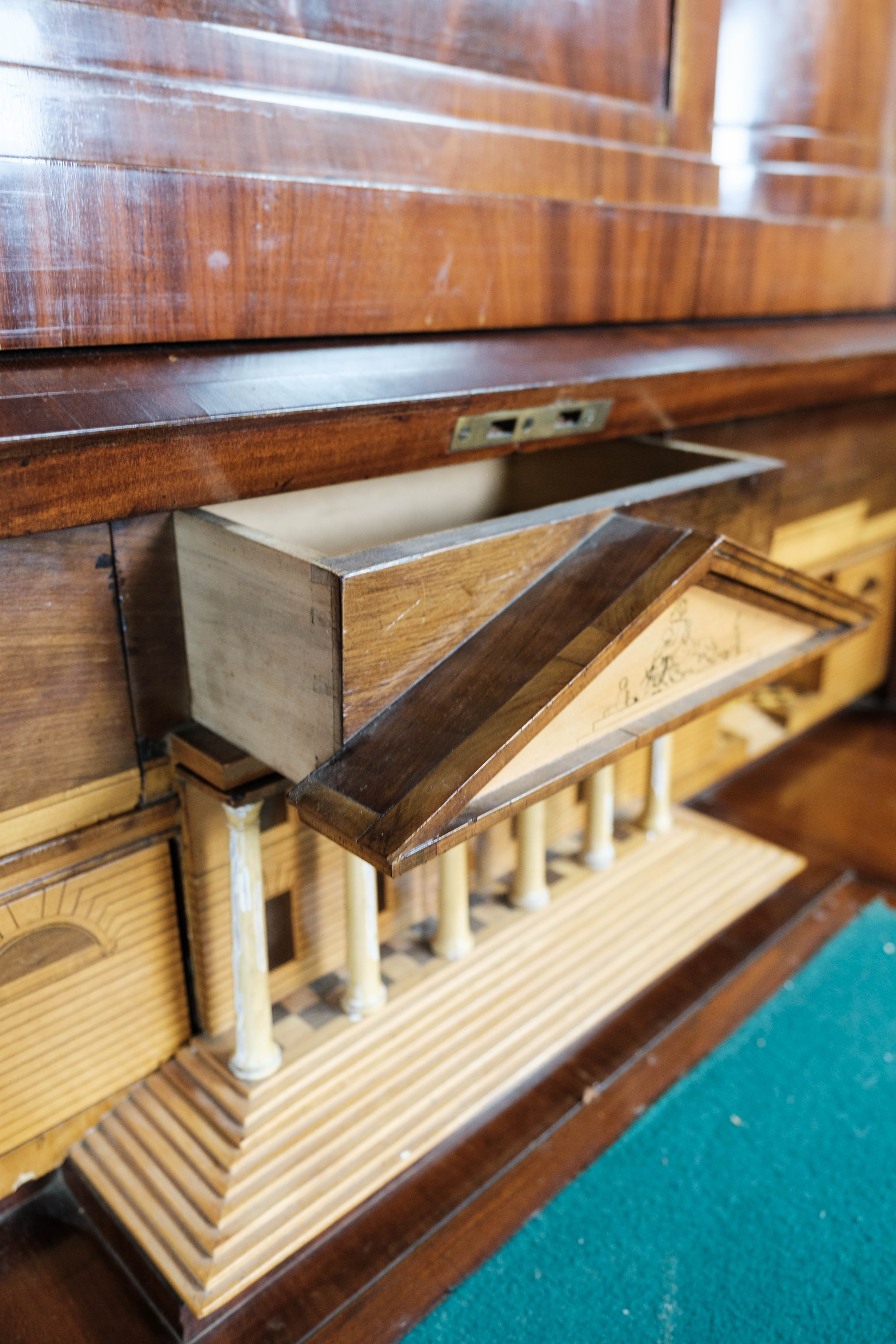 Empire bureau of polished mahogany with inlaid wood, 1840s