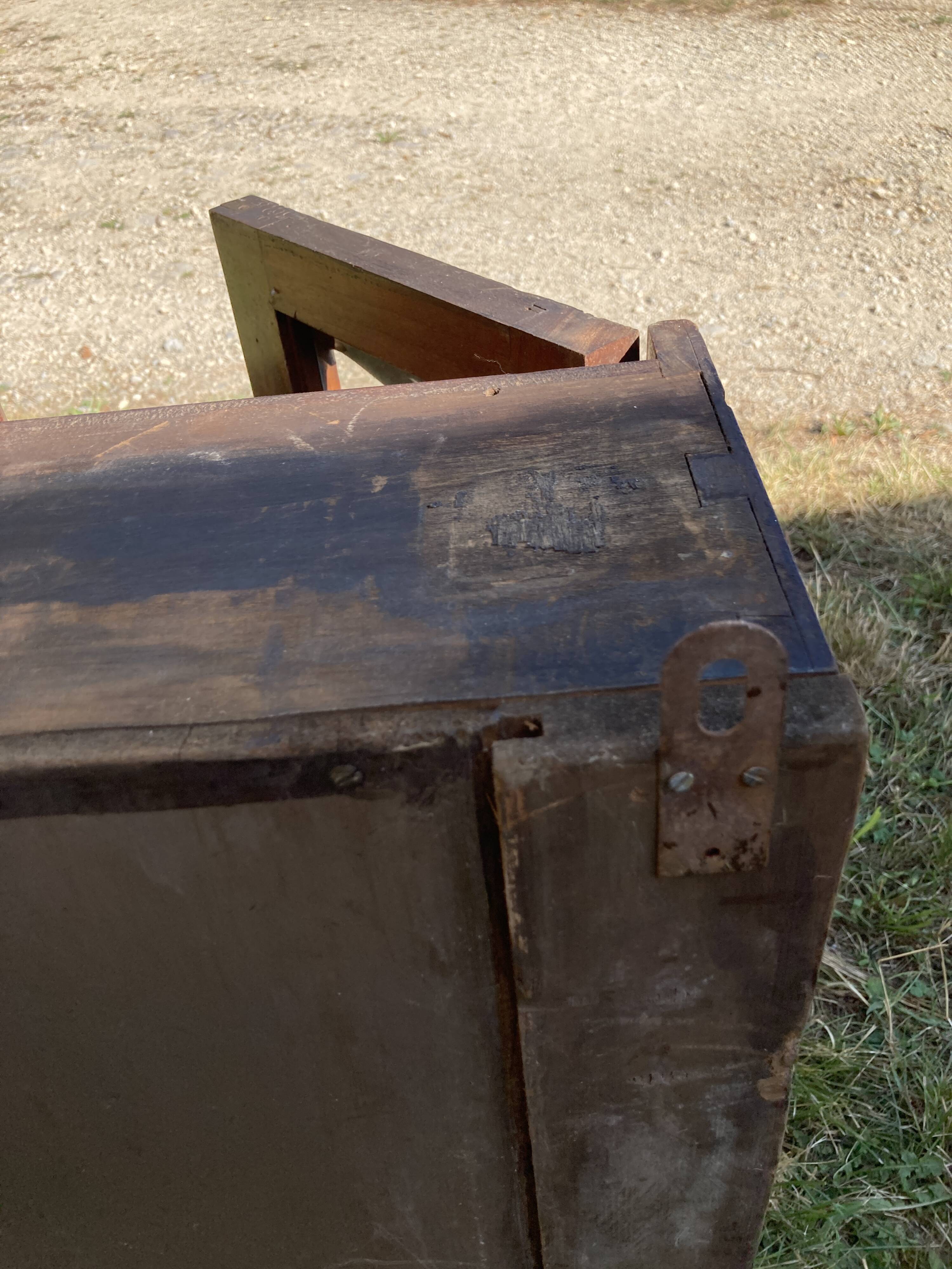 Wall display cabinet