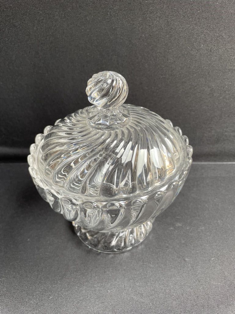 Art Deco - Crystal stamped Baccarat sugar pot