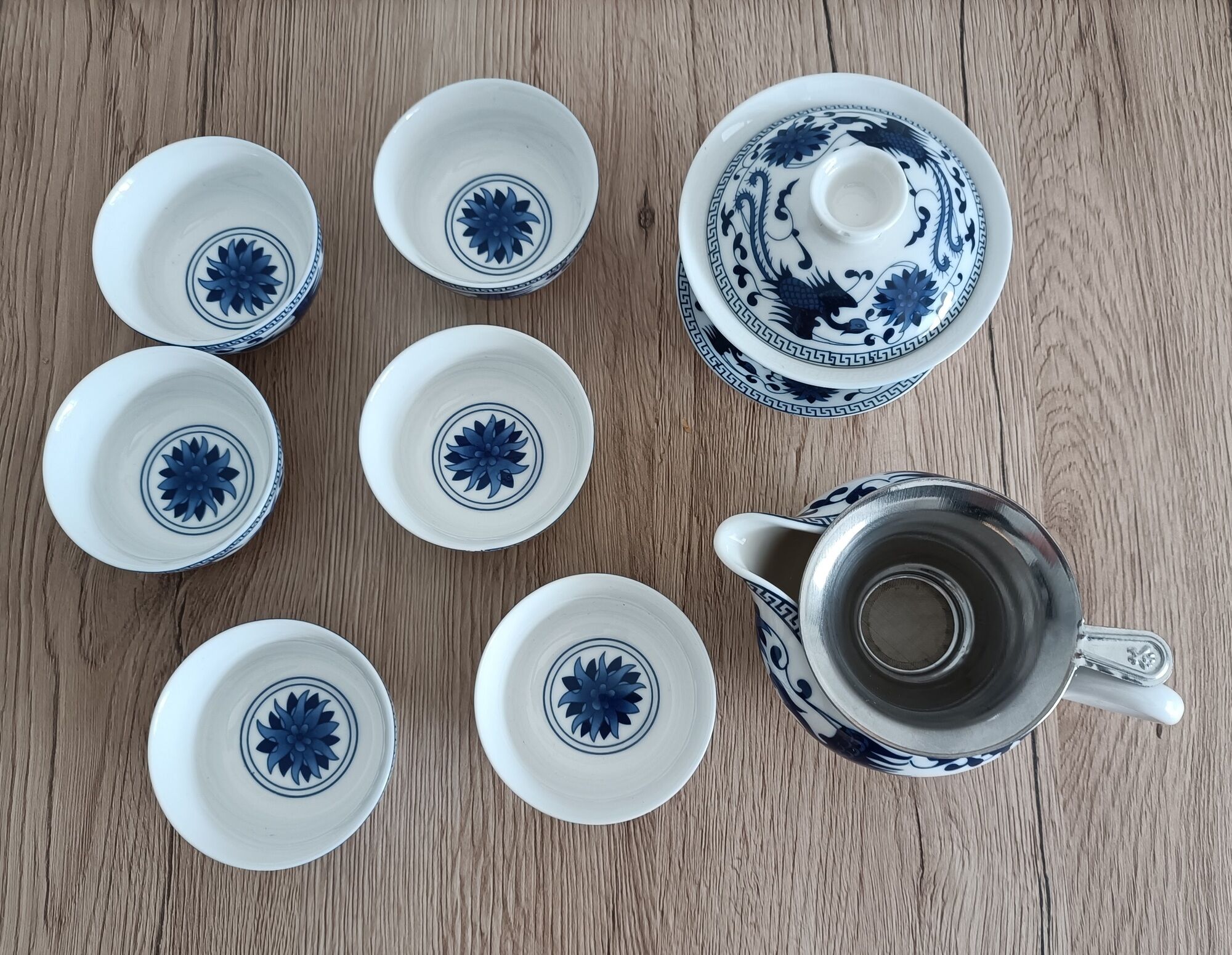 Gaiwan traditional chinese tea set in blue and white porcelain