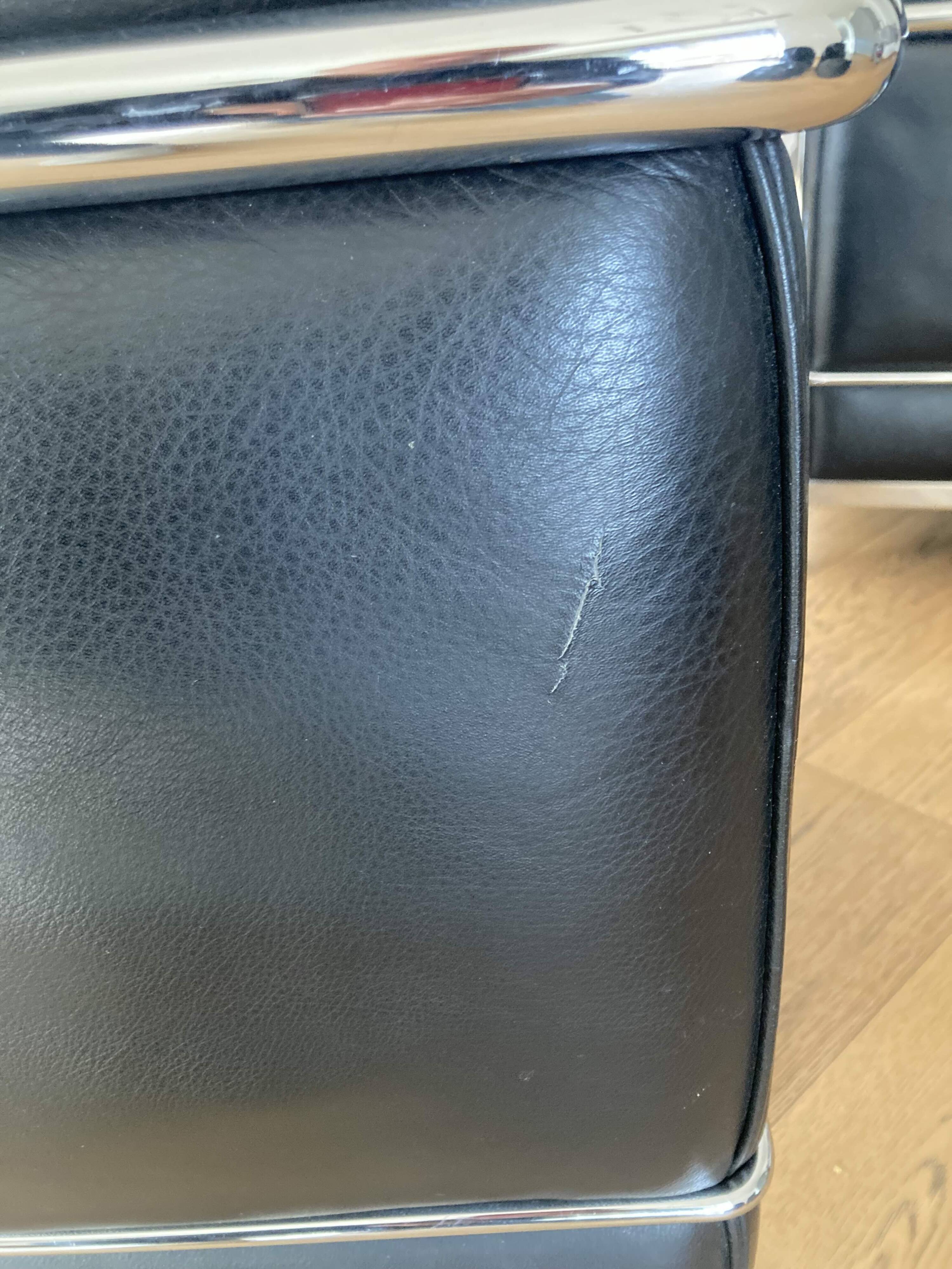 Le Corbusier LC2 armchair in black leather