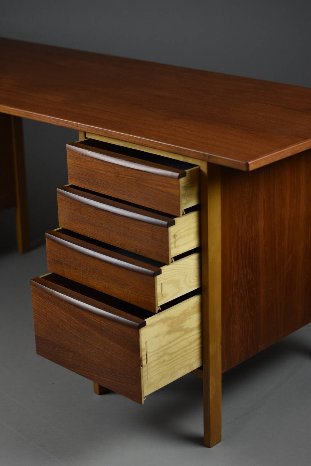 Bureau scandinave en teck et hêtre, années 1960