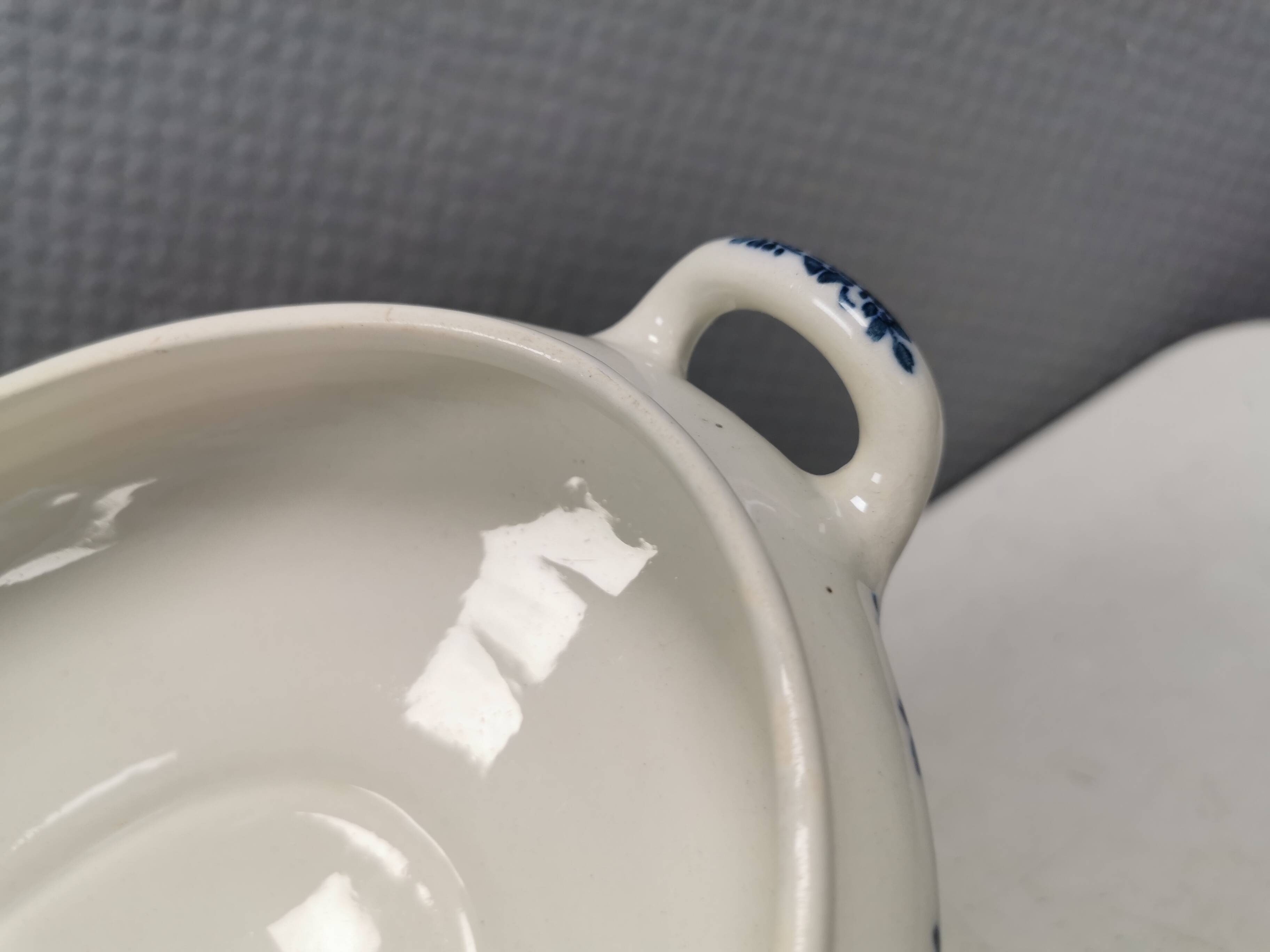 A very old Villeroy & Boch soup tureen. From about 1910-1920.