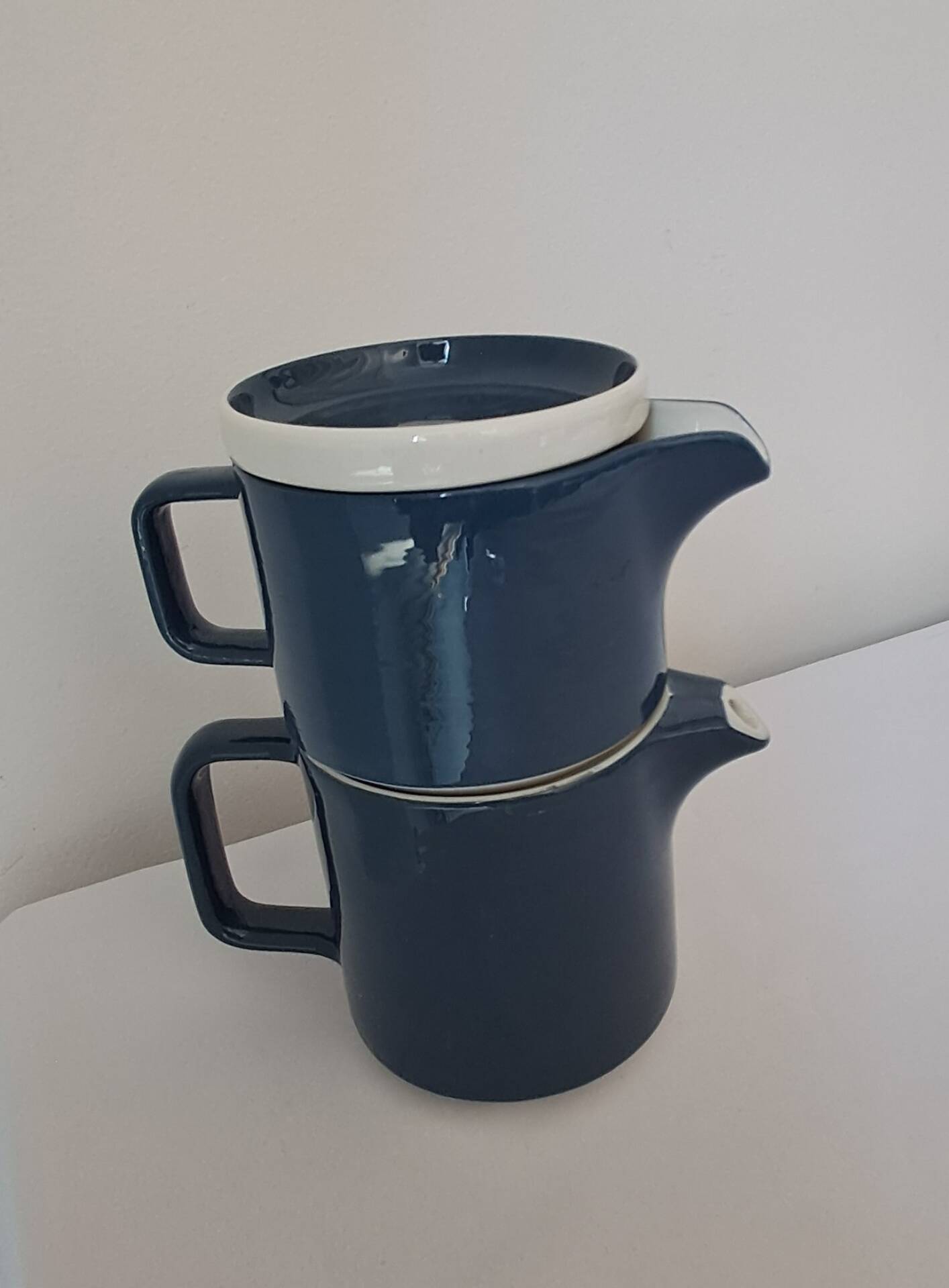 Teapot and milk jug, selfish, stackable. Sarreguemines. 1980s.