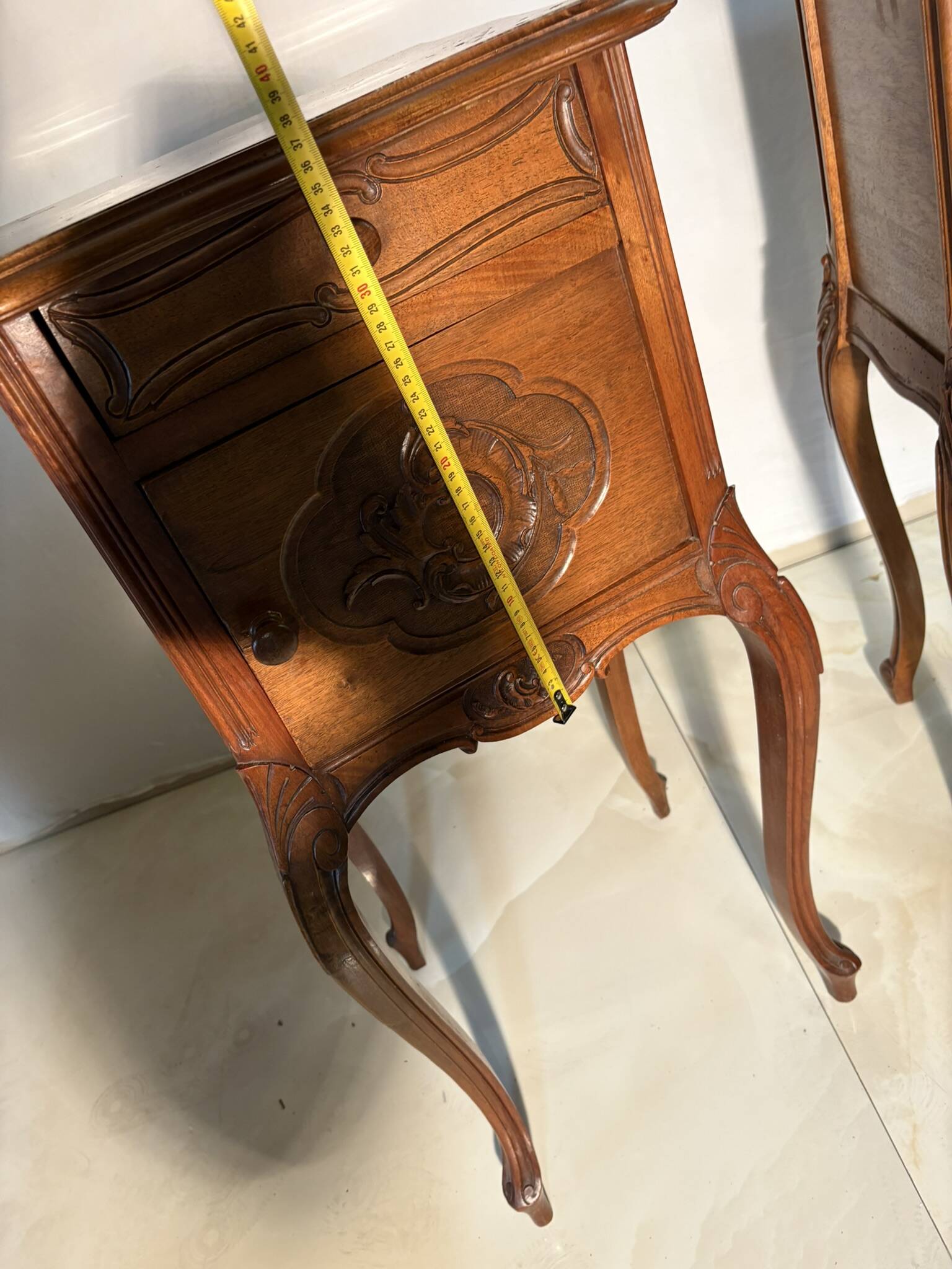 Pair of antique bedside tables with marble top and ceramic niche
