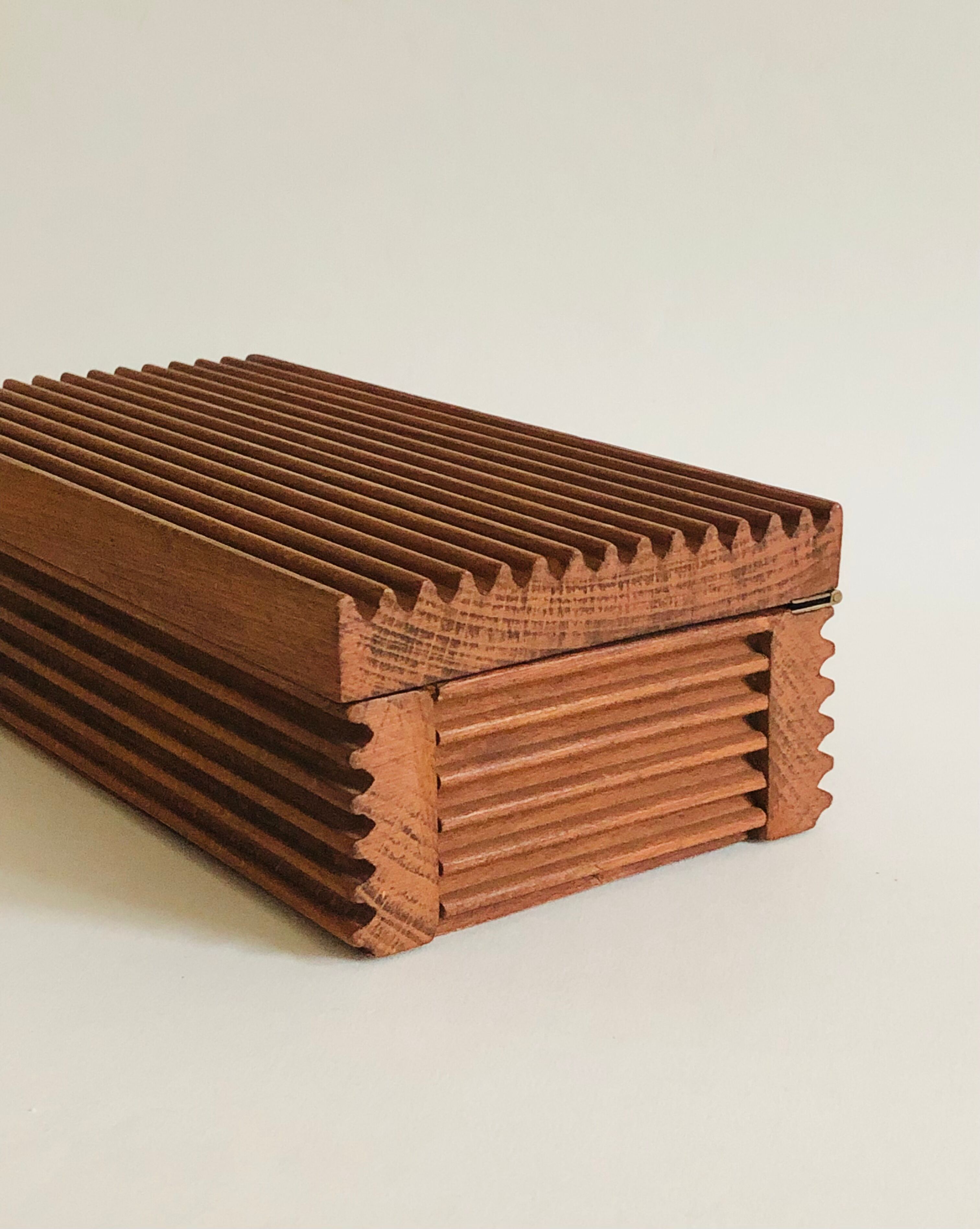 Boîte en bois faite main L25cm