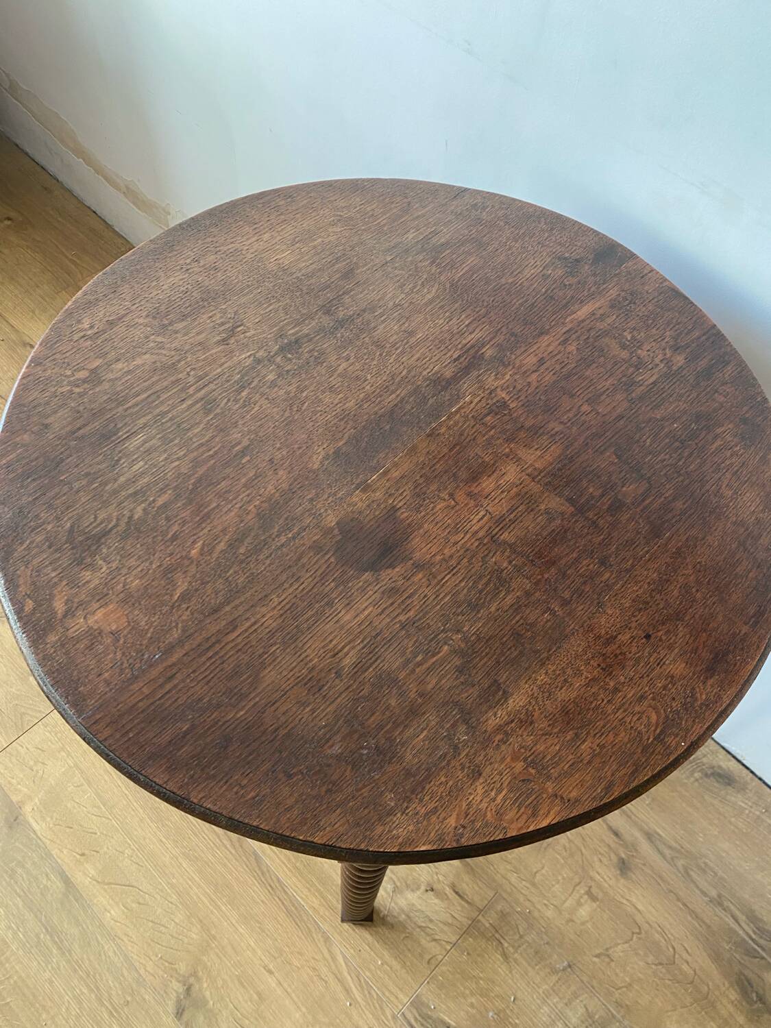 Side table with turned, beaded wooden legs