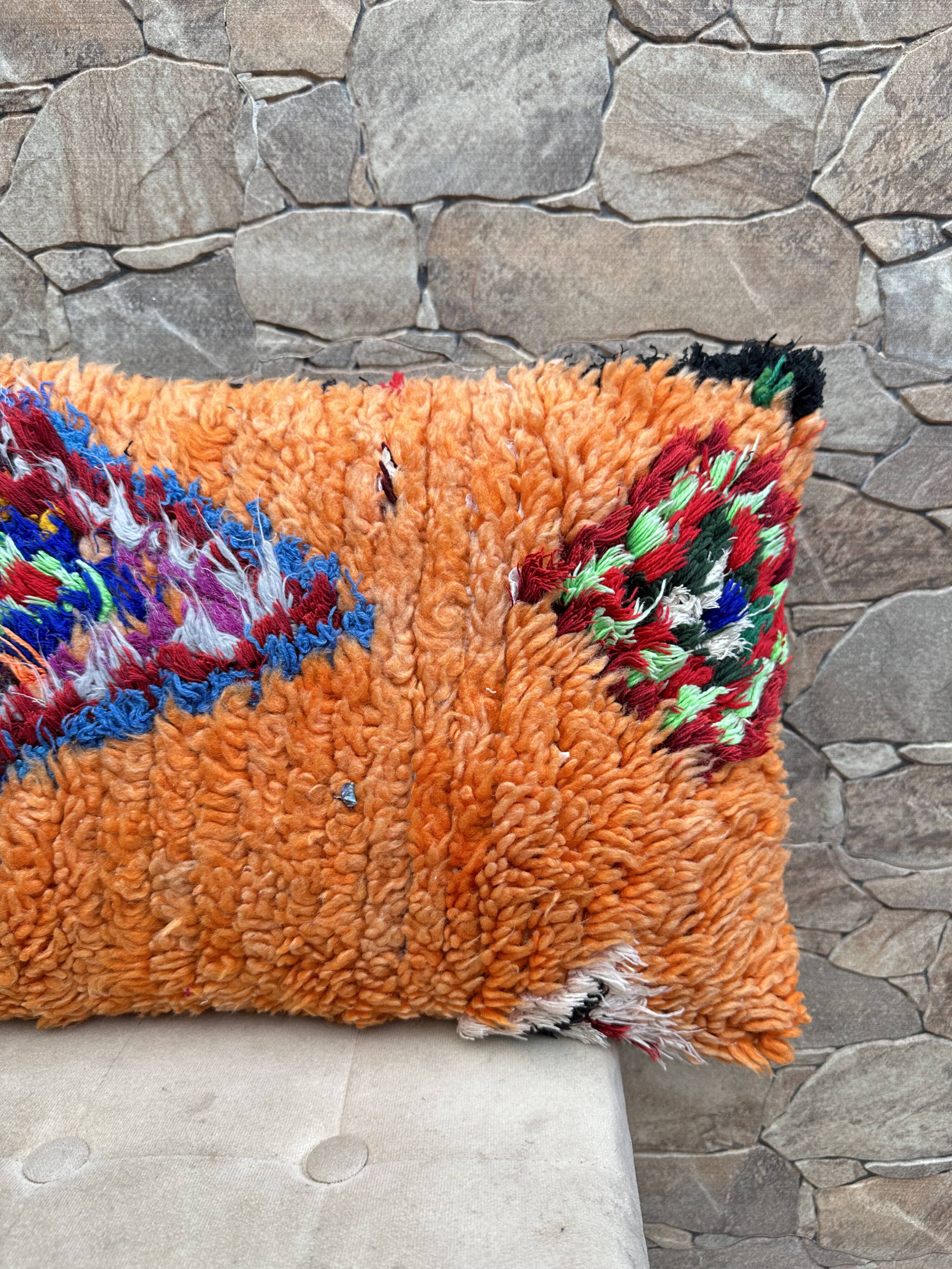 Vintage Berber Kilim cushion cover: Moroccan wool cushion.
