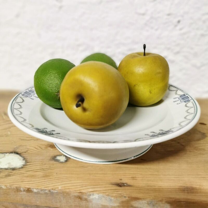 Plate on piedouche earth of iron - l'Amandinoise