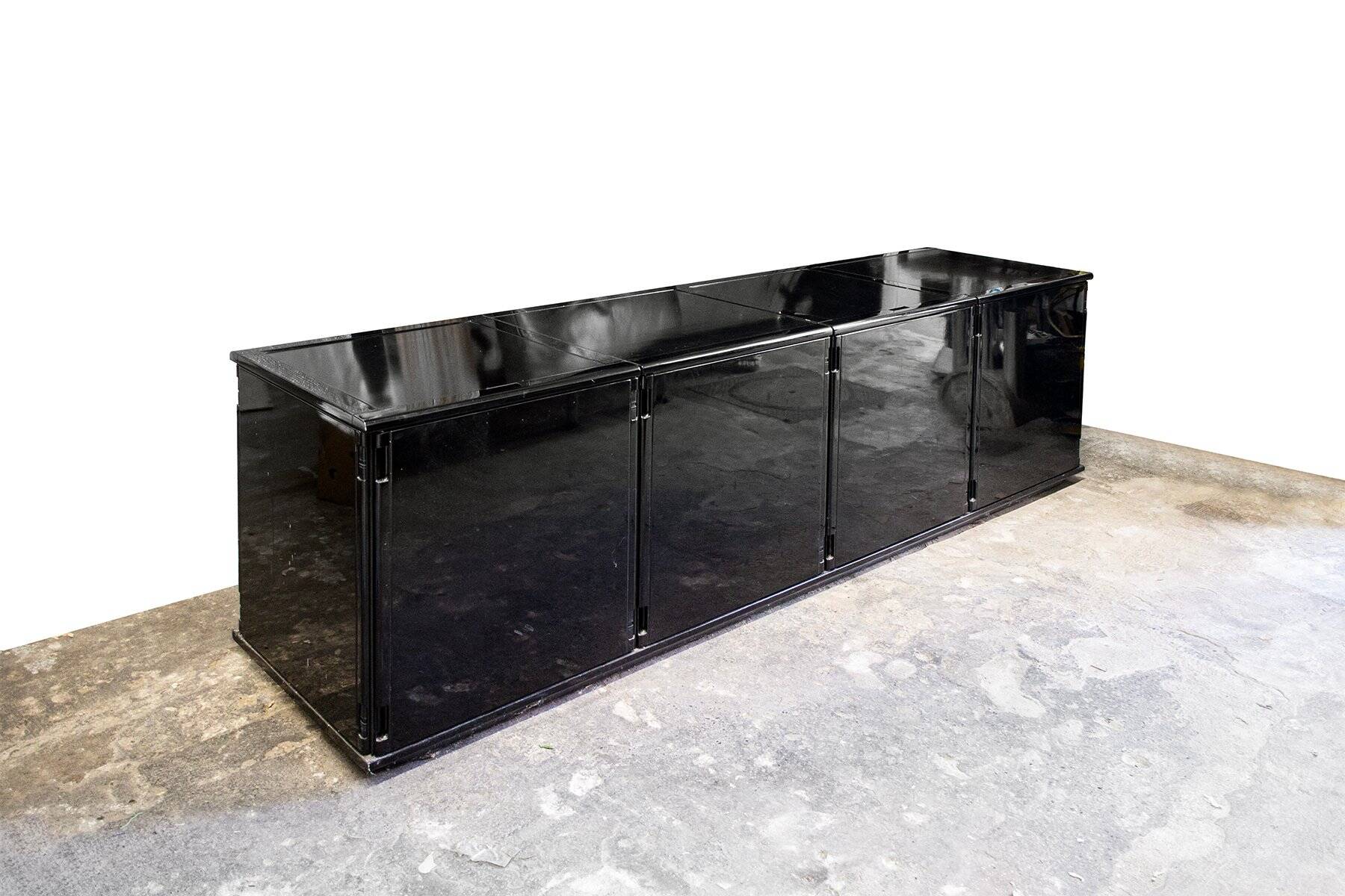Larco credenza in black lacquered wood by Gianfranco Frattini for Molteni, Italy, 1970s.