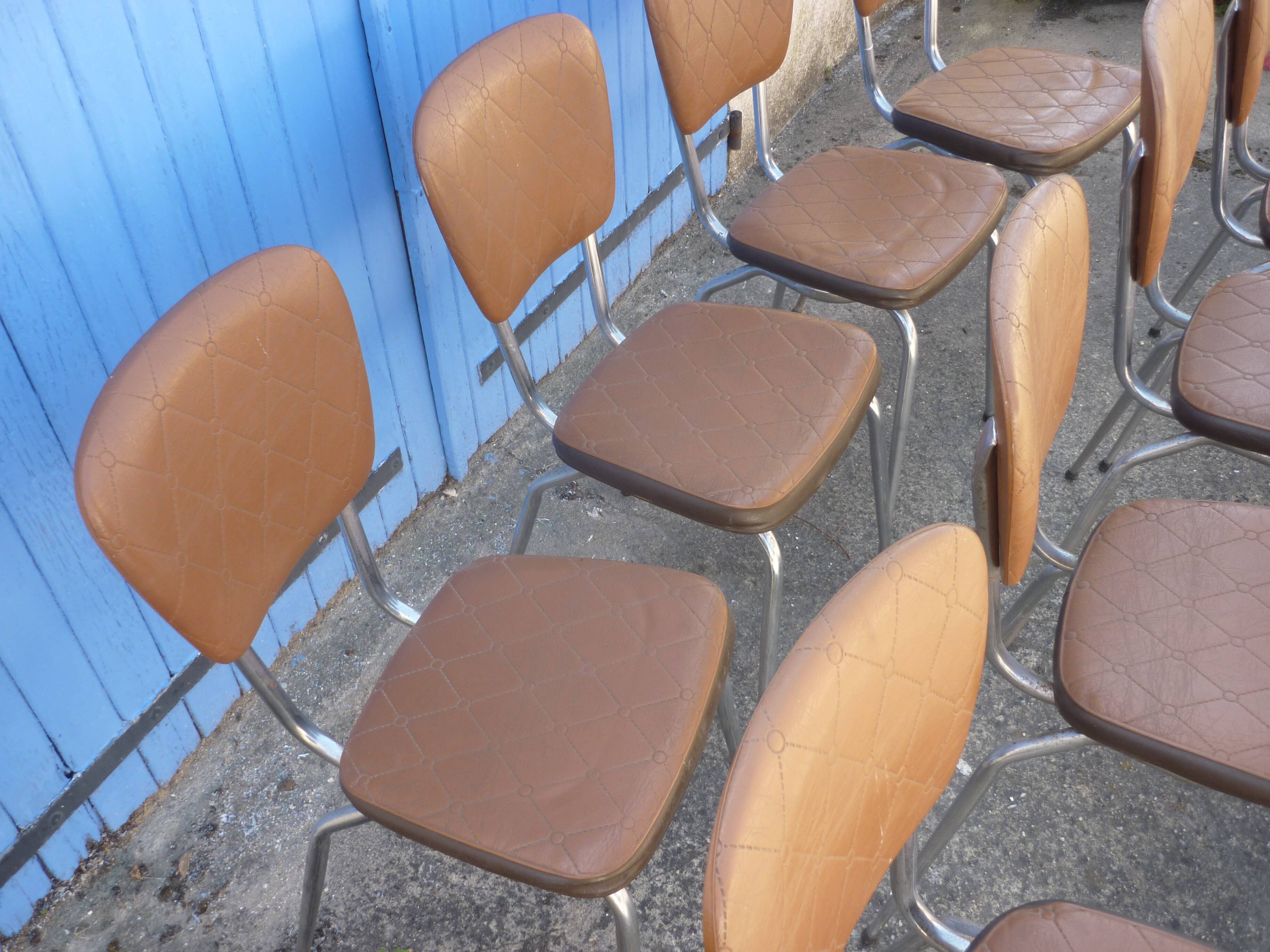 Lot of 8 vintage chairs in brown skai