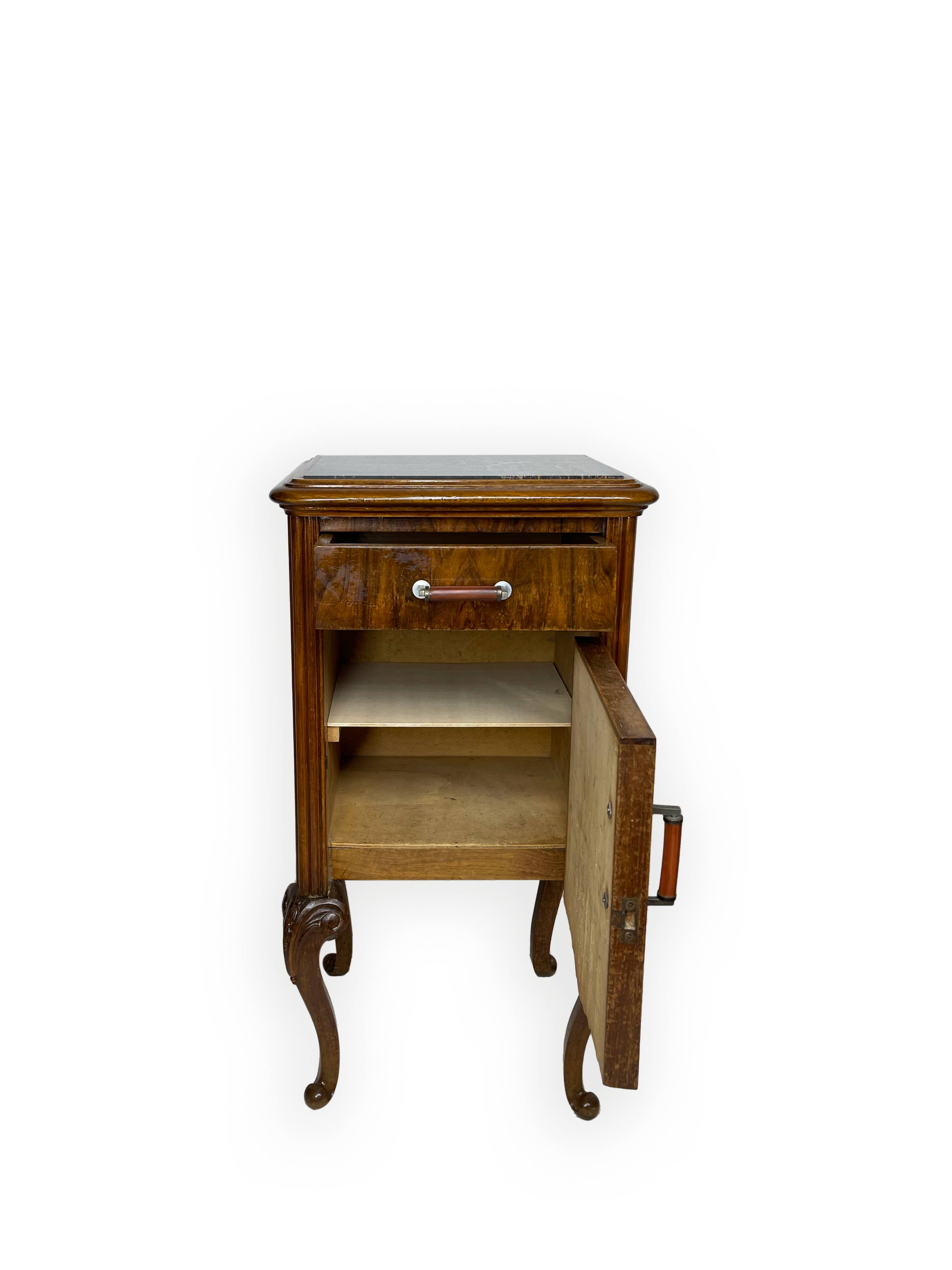 Tables de chevet italiennes en noyer, années 1930/1940