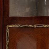 Vitrine d'angle de style Louis XV avec verre bombé, vers 1950