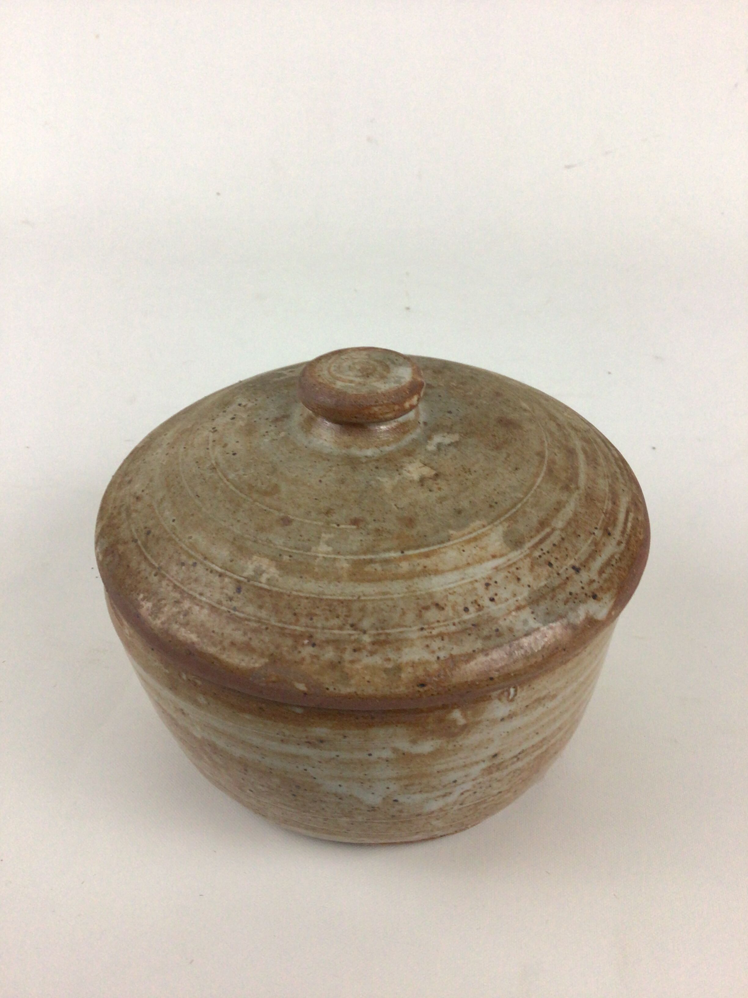 Sandstone salt box / pot of puisaye pierre lion
