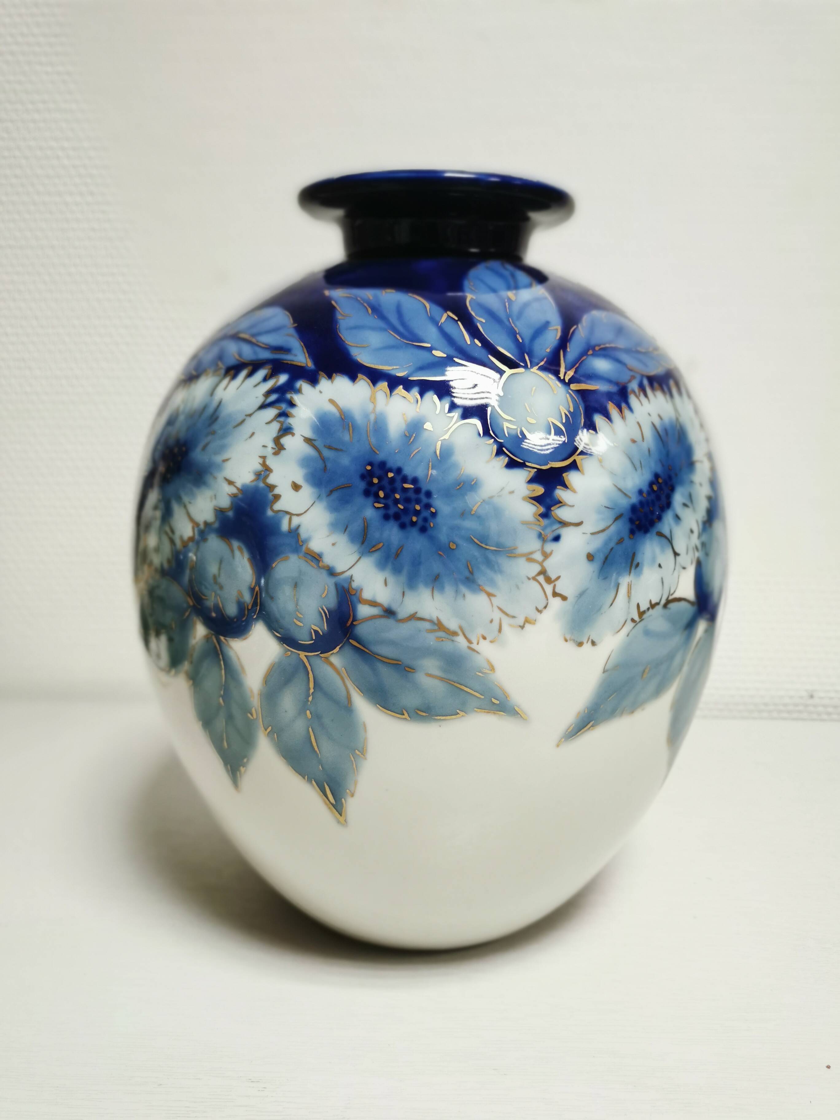 Vase ovoïde en porcelaine signé Camille Tharaud 1878-1956 à Limoges XXème