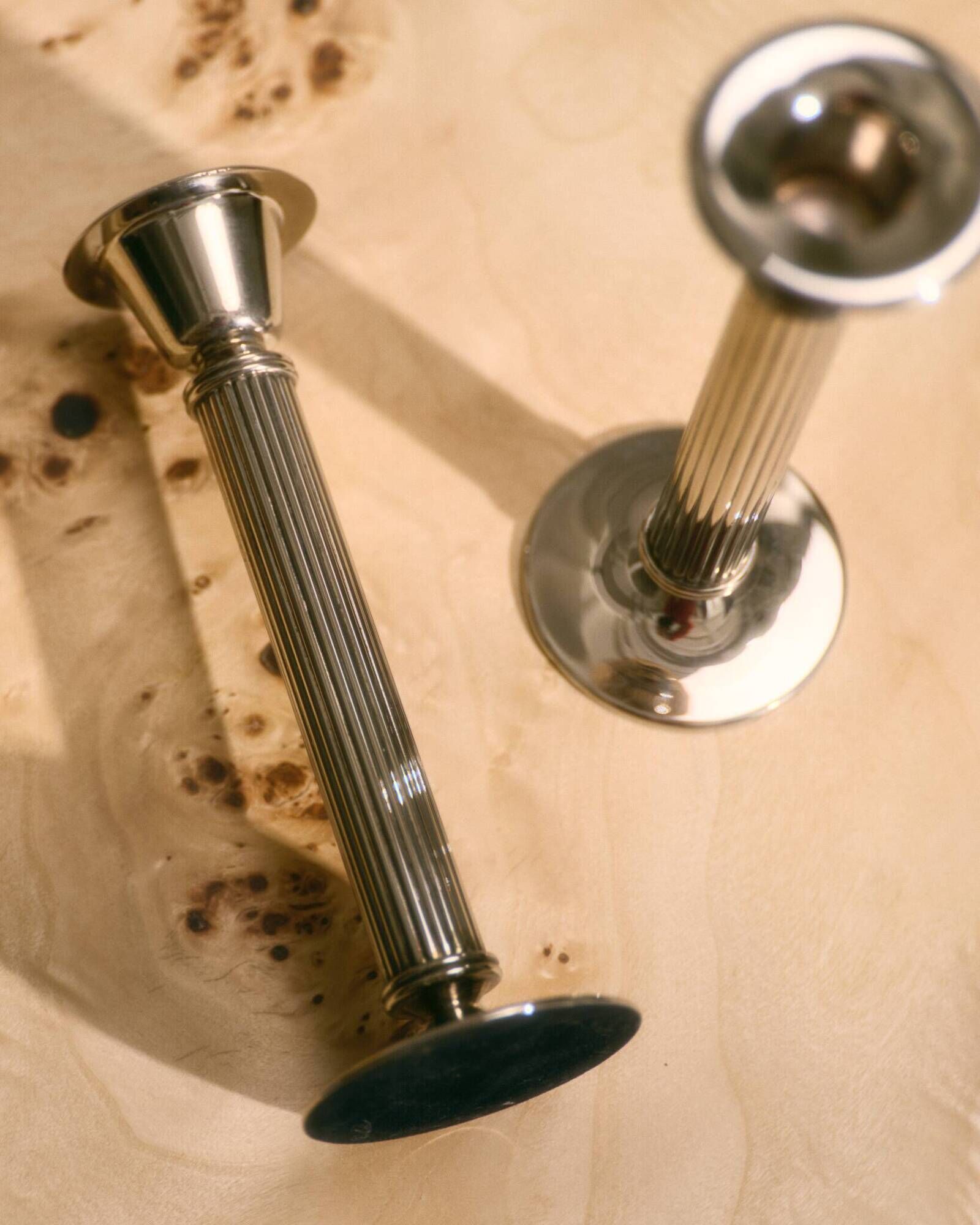 Paire de bougeoirs en métal argenté, 1970
