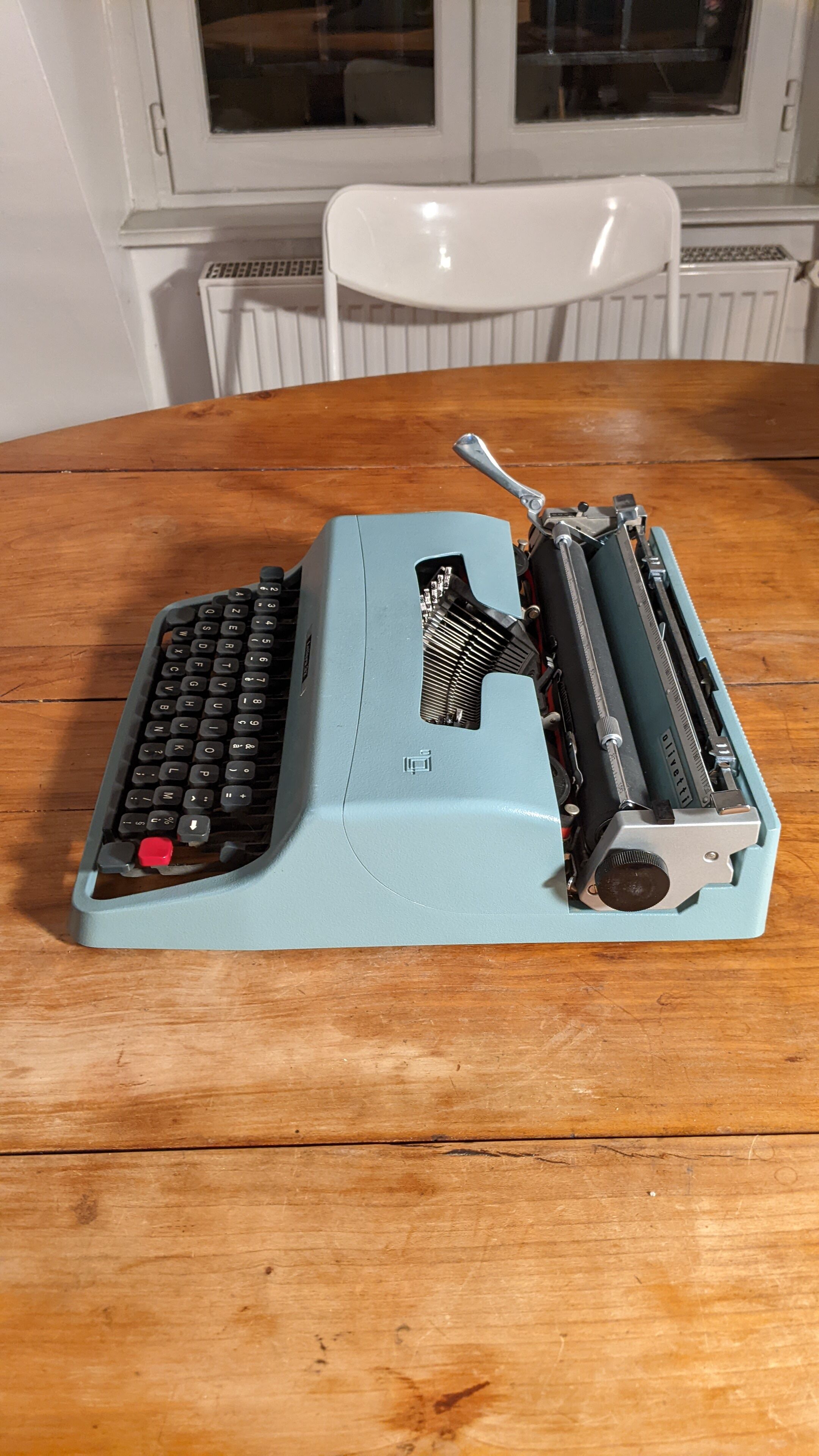 Typewriter Olivetti Lettera 32