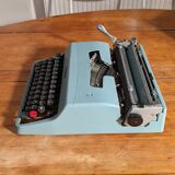 Typewriter Olivetti Lettera 32