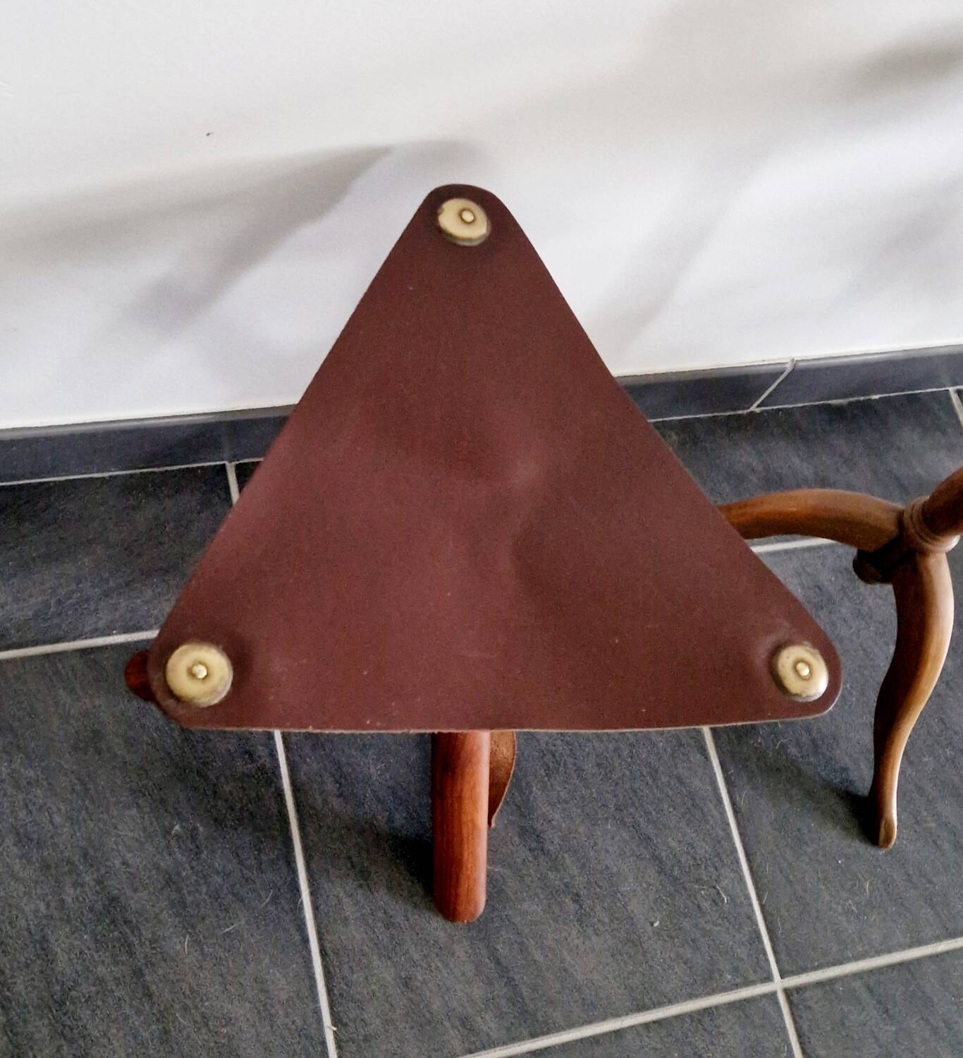 Ensemble de tabourets tripode teck et cuir