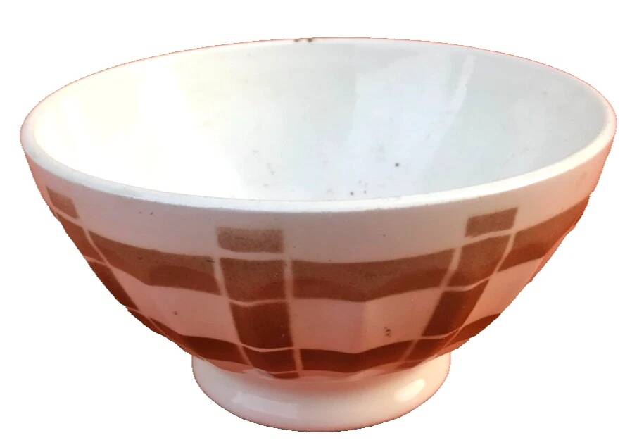 Antique ceramic bowl on a pedestal, faceted model