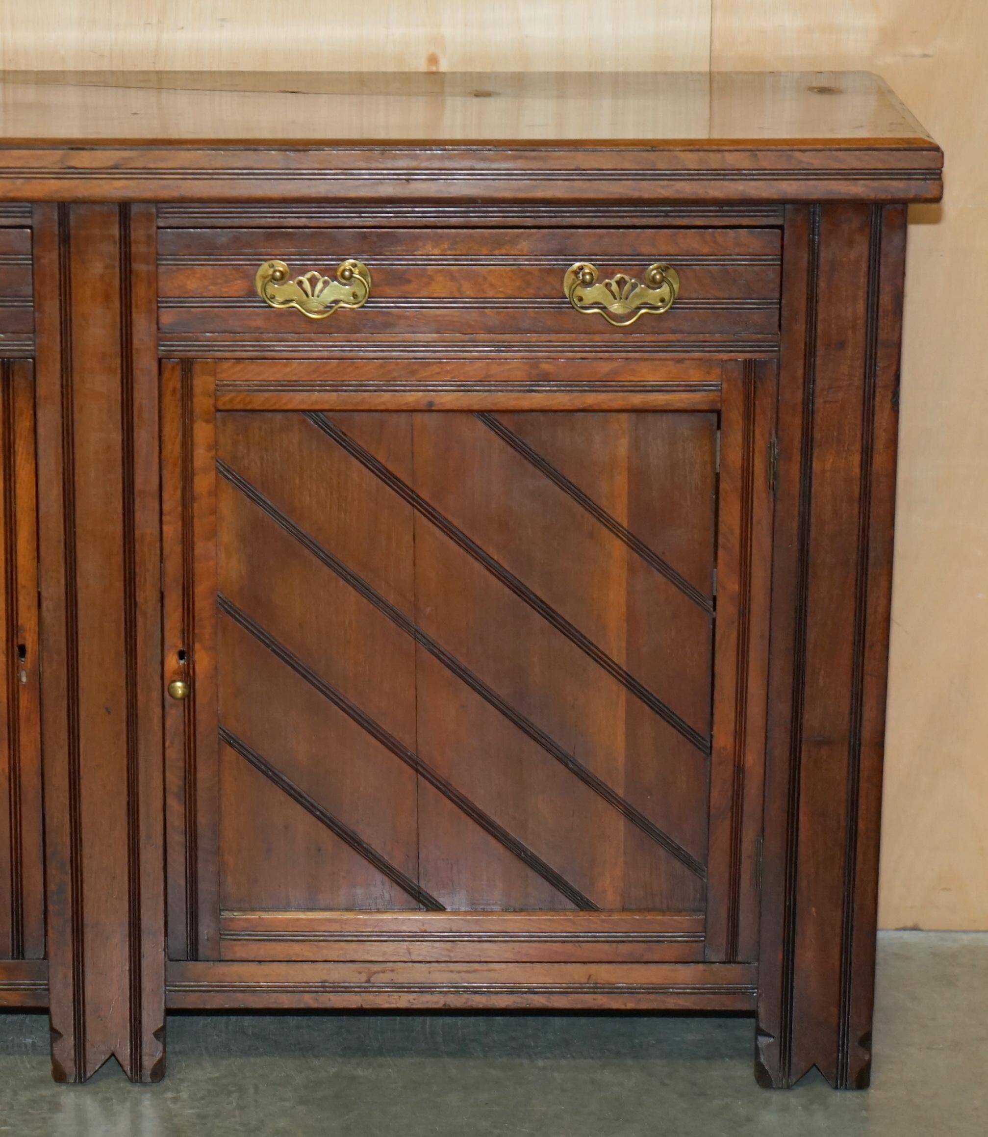 Victorian English oak rustic buffet circa 1880 with drawers.