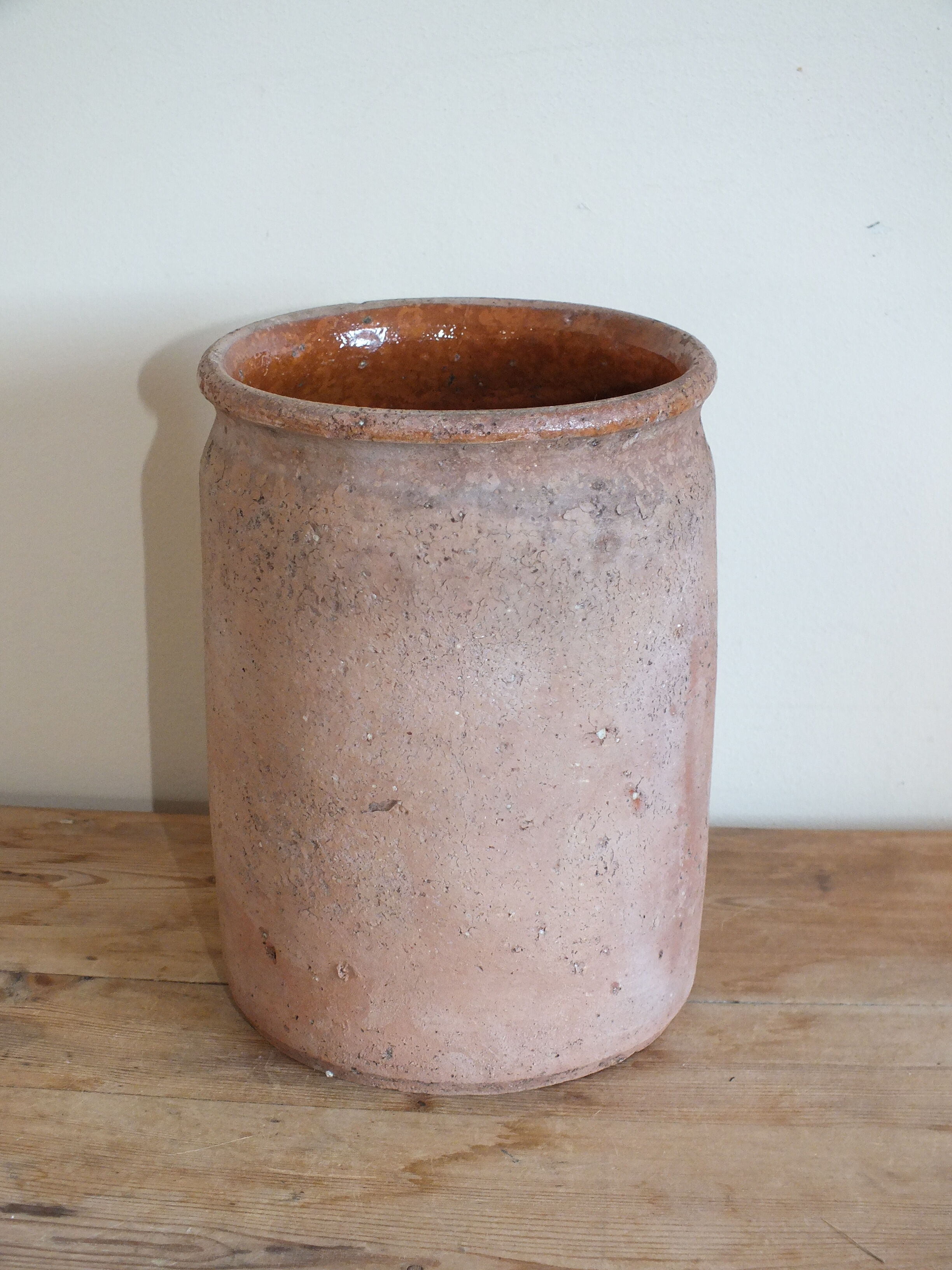 Ancien pot à graisse ou à miel en terre vernissée ocre