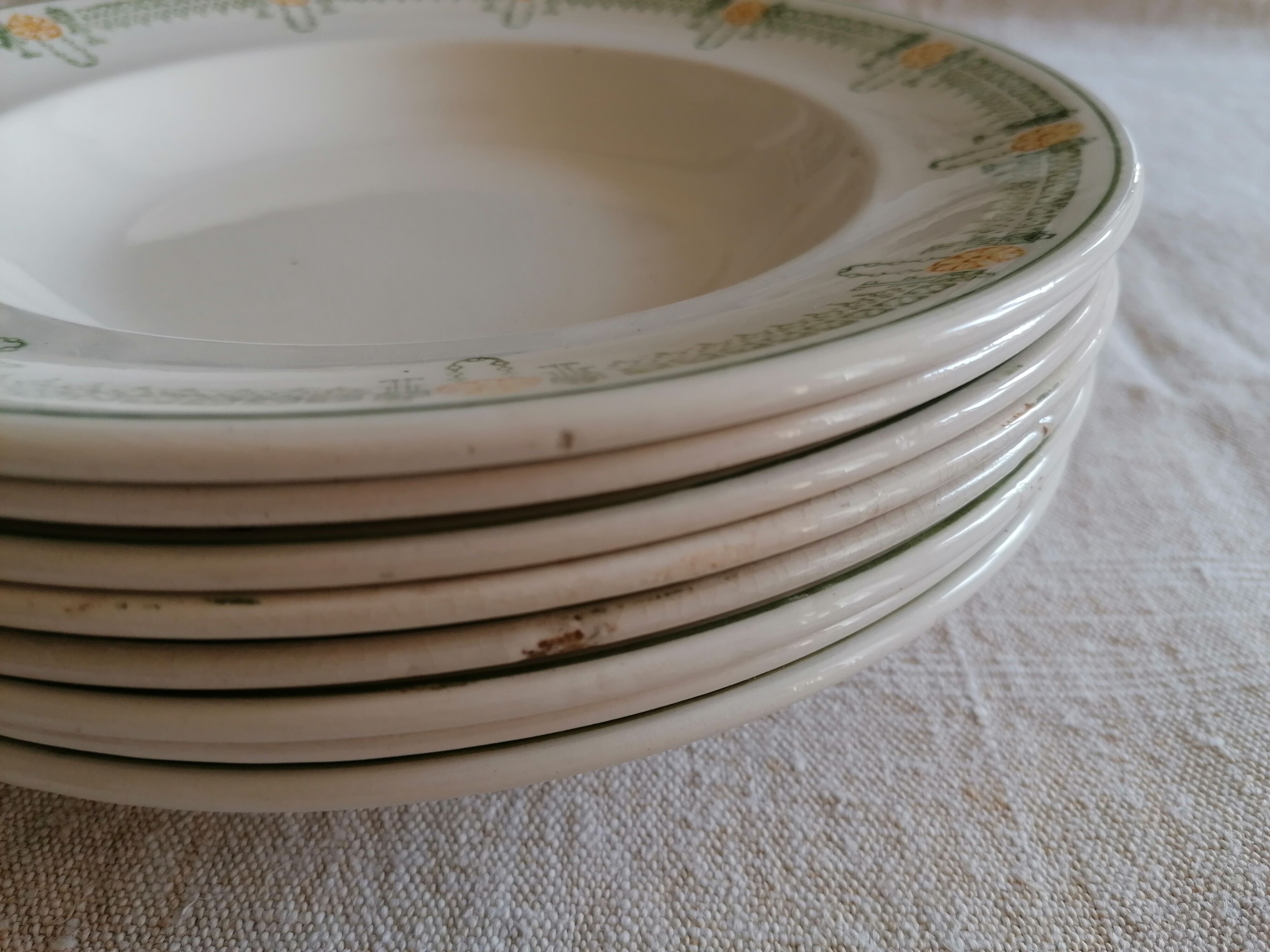 Lot de 8 assiettes creuses en faïence de Longwy