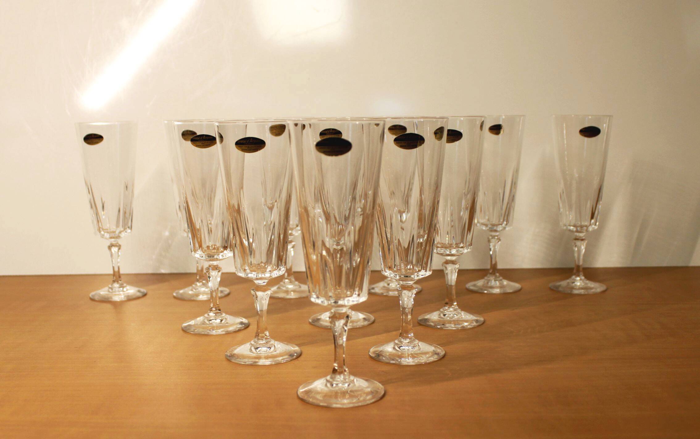 Set of 12 champagne flutes, “Versailles” model, Cristal d'Arques, 70's.