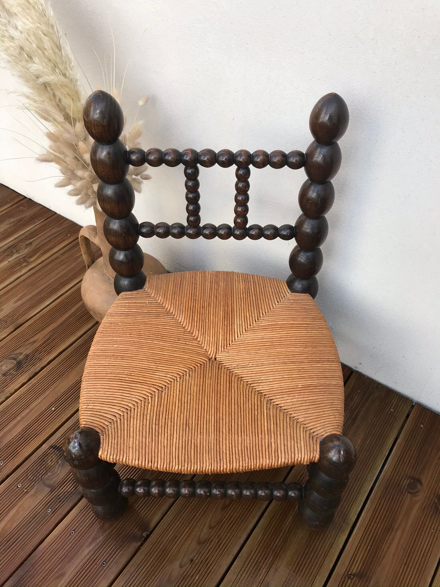 Chaise basse paillée