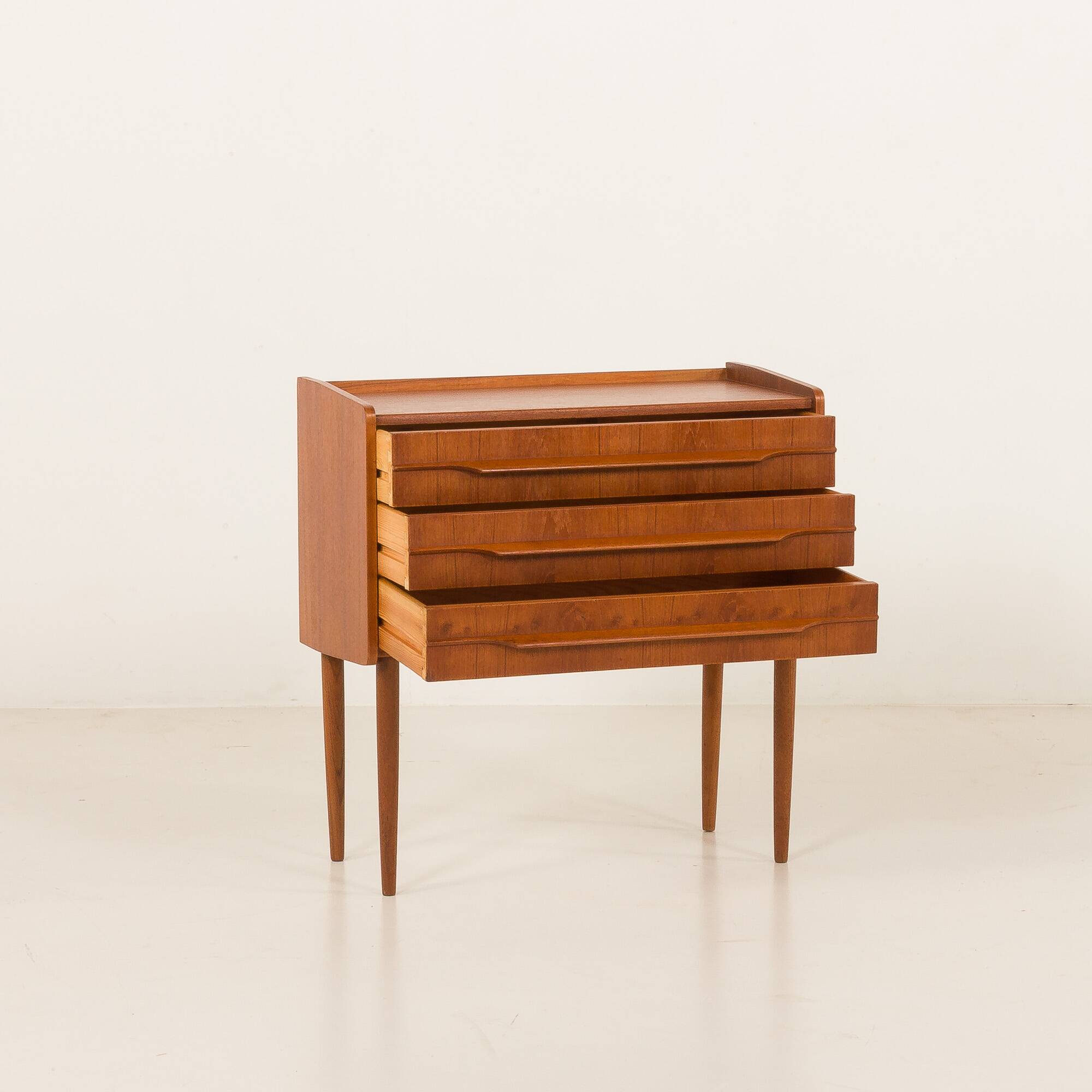 Commode, table de chevet danoise en teck, années 1960