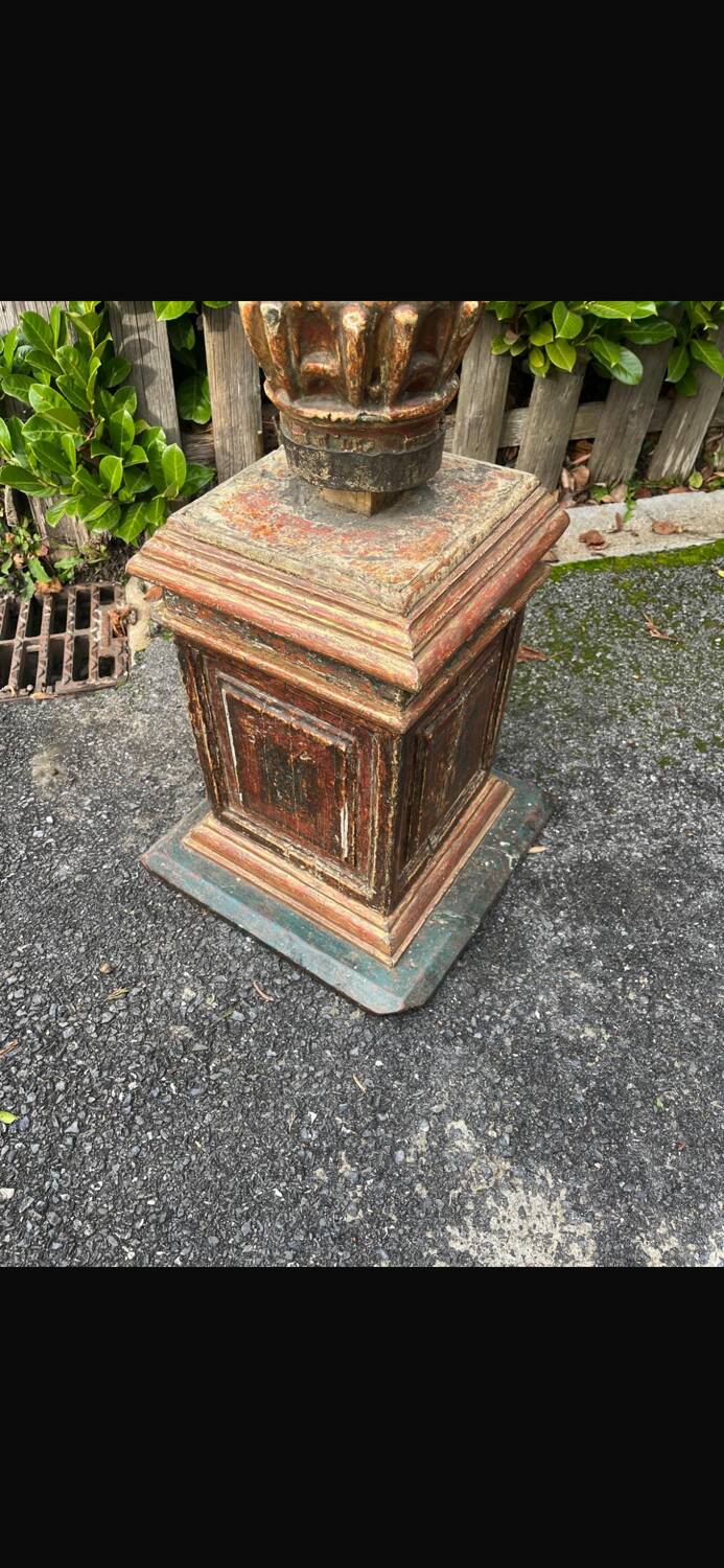 Large polychrome wooden column