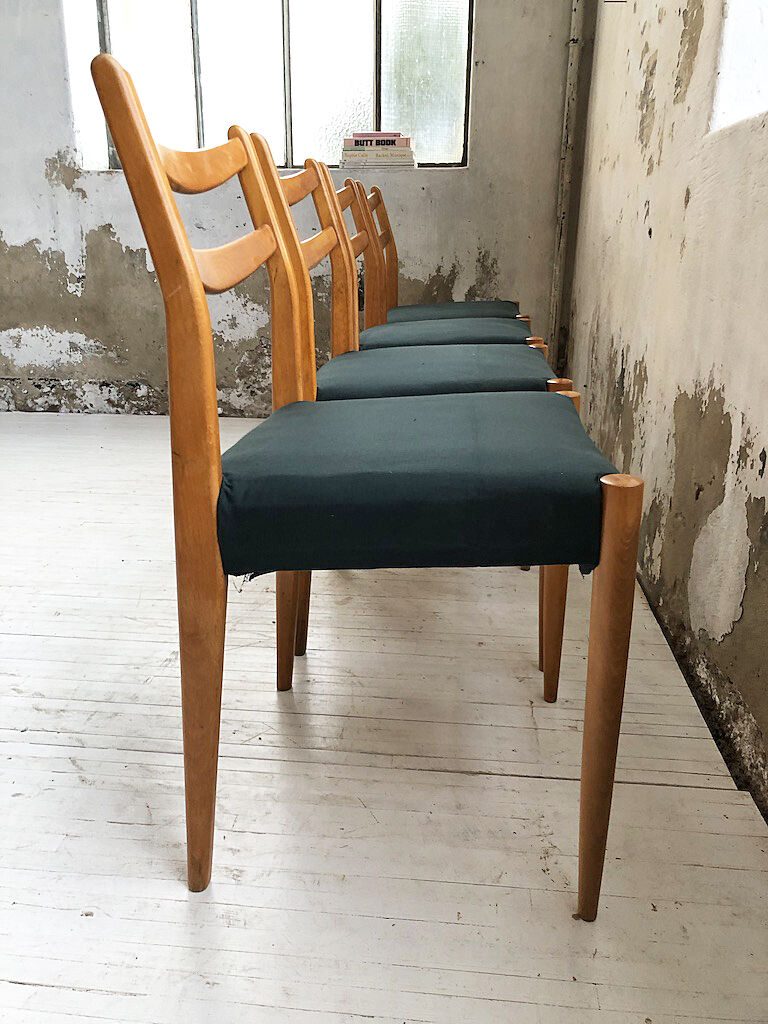 Set 4 green Scandinavian chairs