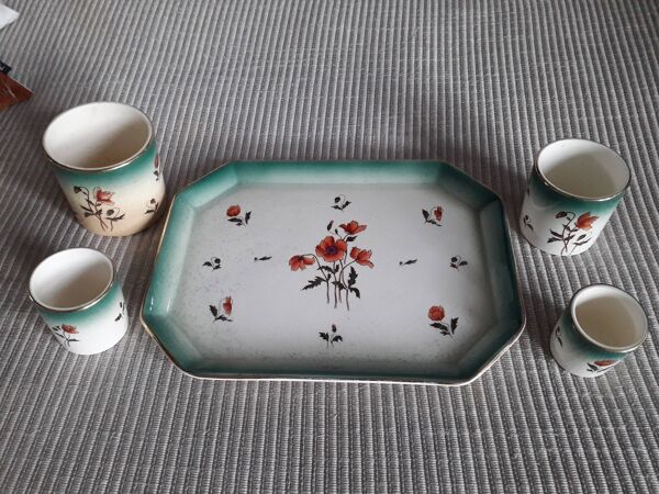Plateau avec ses 4 tasses vintage de la faiencerie Fives Lille